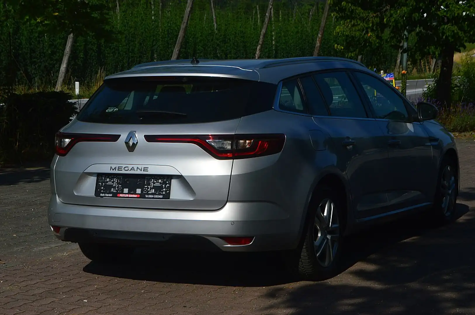 Renault Megane Mégane dCi 110+NAVI+PDC+SHZ+TEL Grau - 2