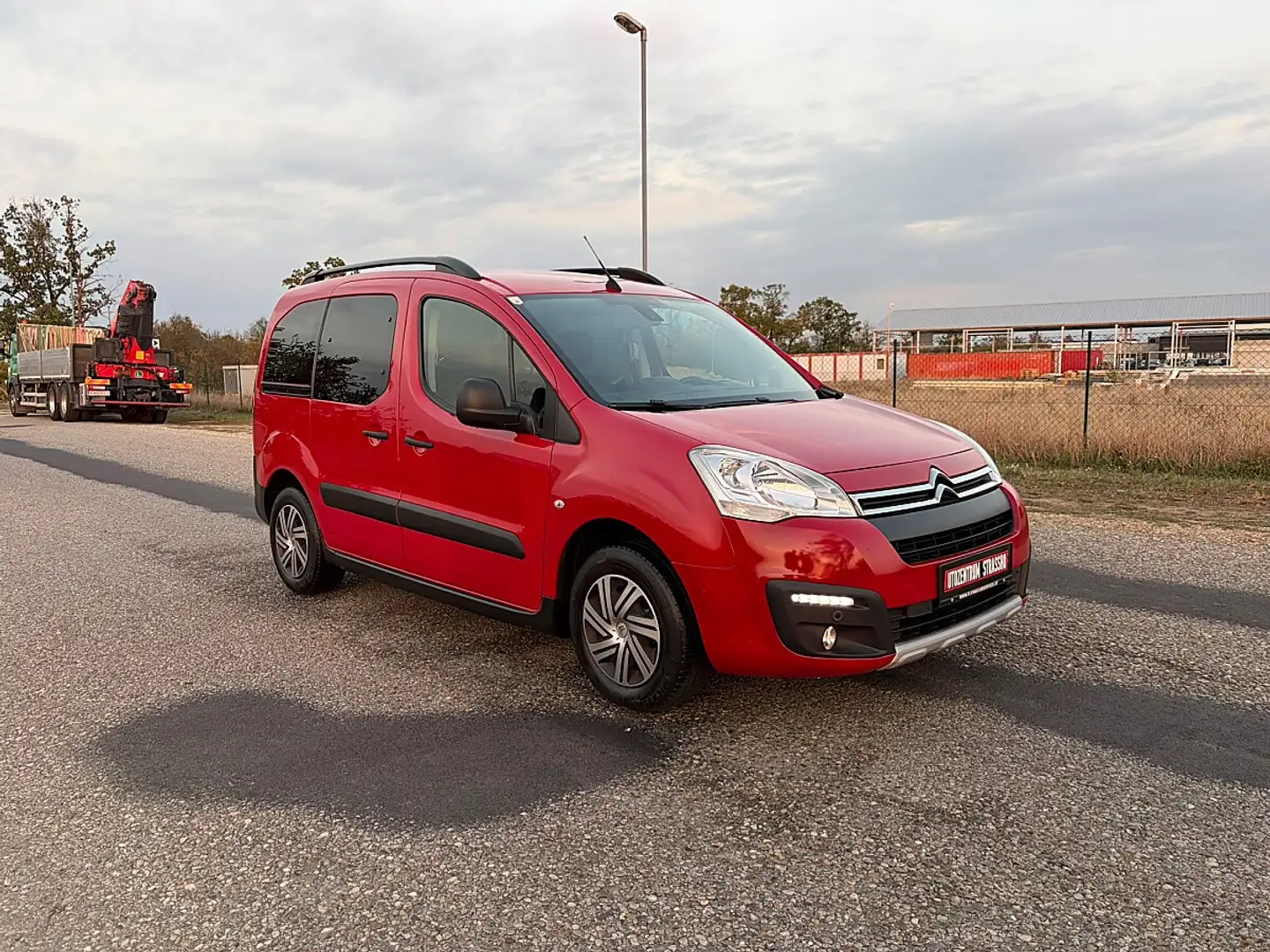 Citroen Berlingo 1.6 BlueHDi 120 FAP XTR Start/Stop **1.Besitz Rot - 2