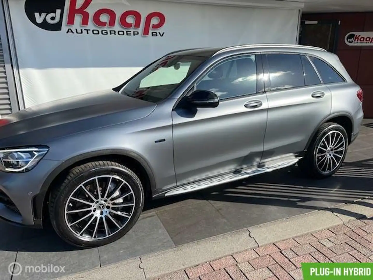 Mercedes-Benz GLC 300 300de AMG-LINE 4MATIC PHEV Šedá - 2