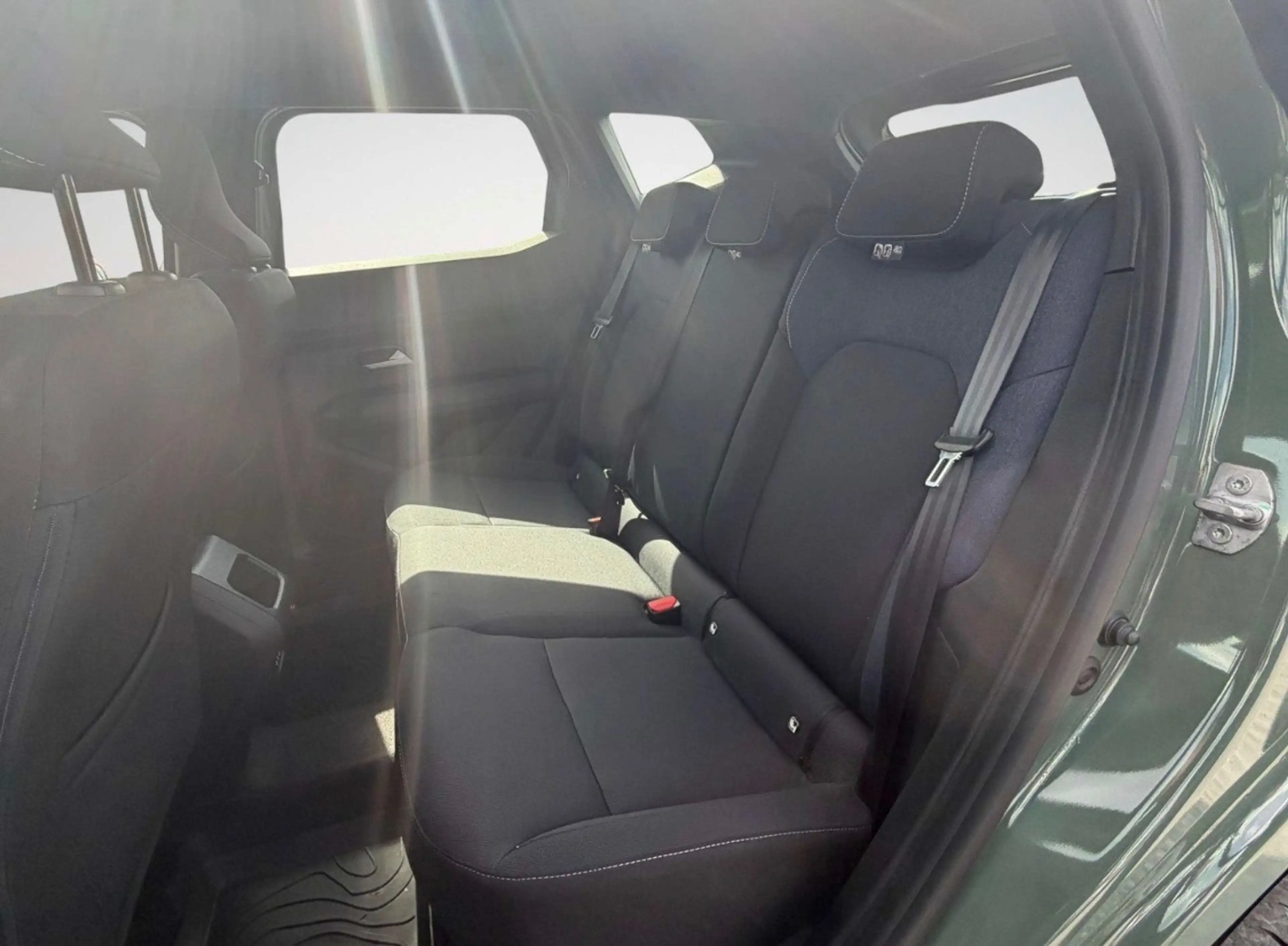Dacia Duster Duster 1.6 E-TECH Mild hybrid / Navi / Cam / ETAT NEUF ! — photo 13