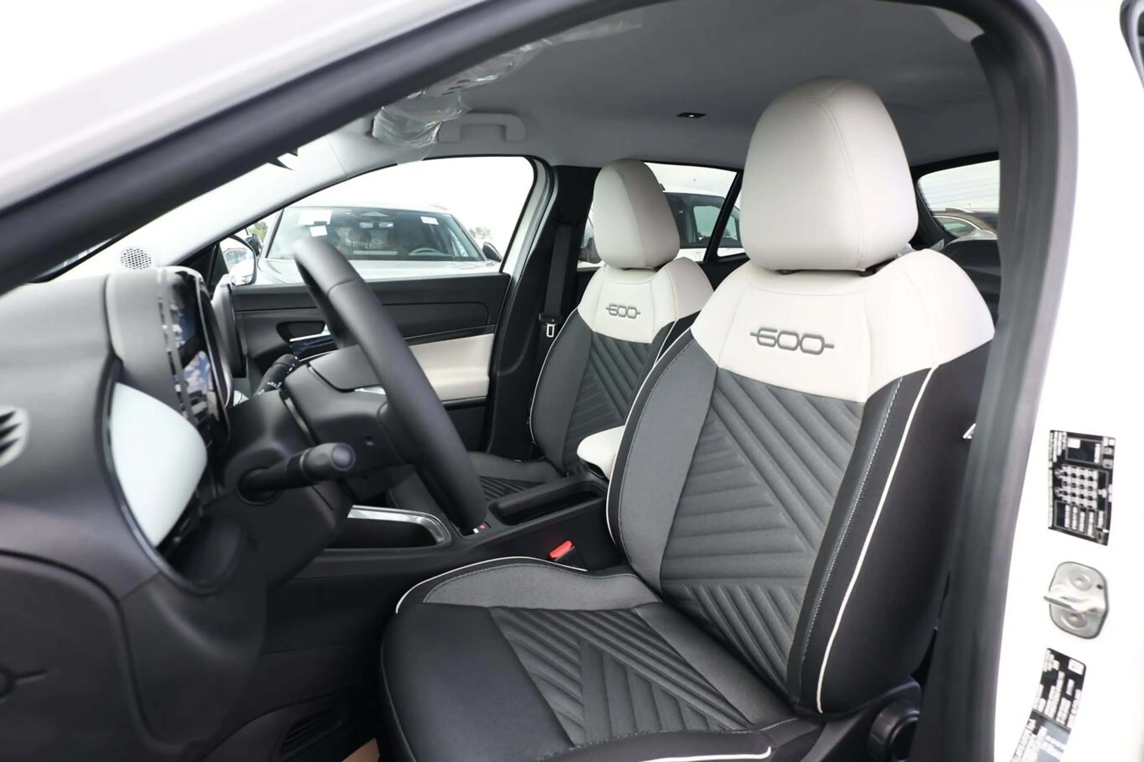 Fiat 600 Hybrid La Prima SHZ eHK ACC Nav Kam 360°PDC 74 ... — photo 6