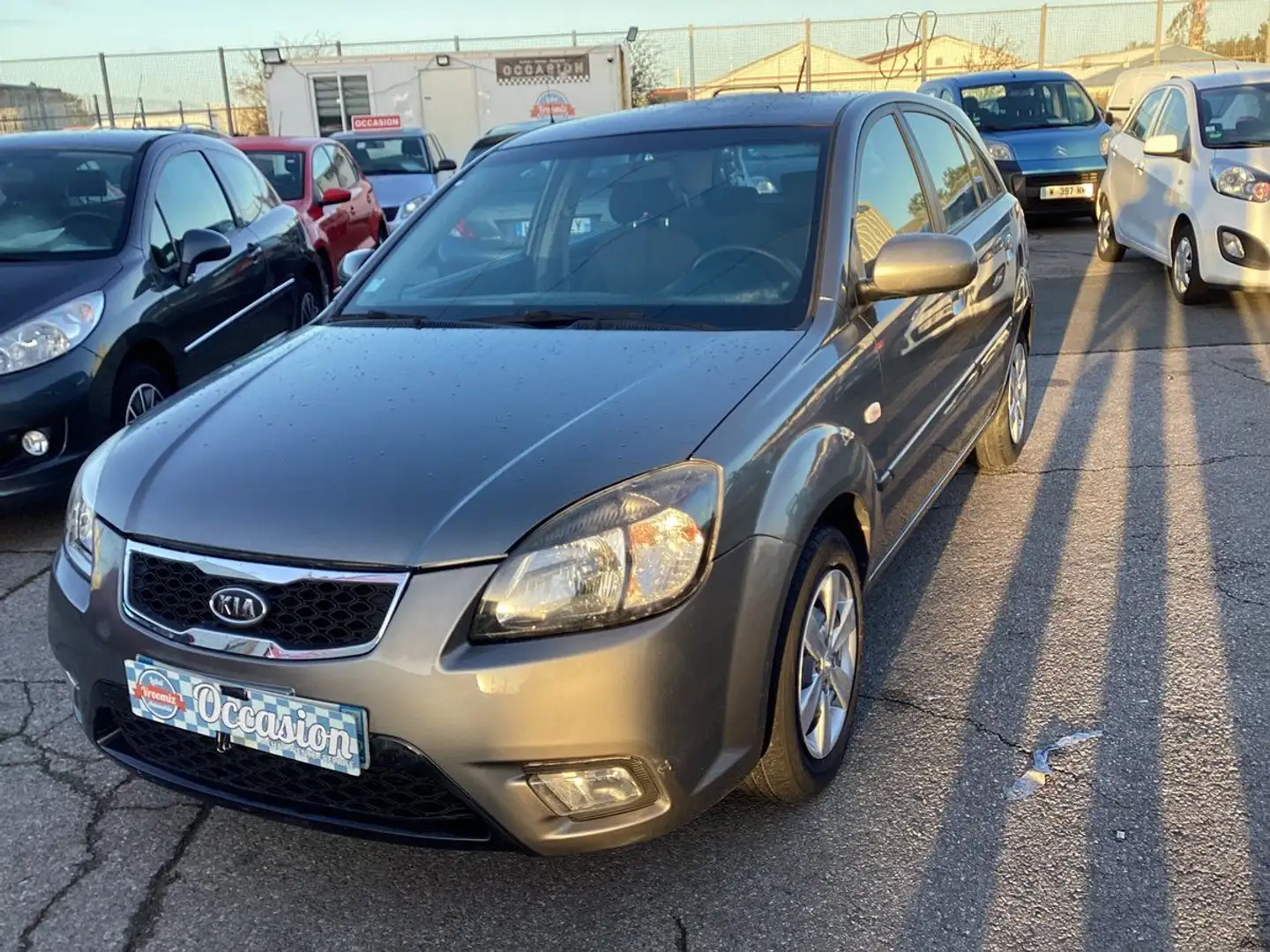 Kia Rio 1.4 Active Gris - 2