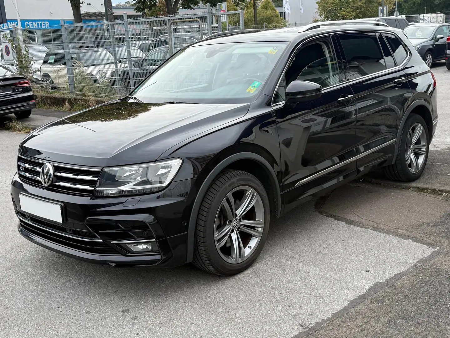 Volkswagen Tiguan Allspace IQ.DRIVE 4Motion*7-SITZER*DSG*SCHECKHEFT*1.HAND Schwarz - 1