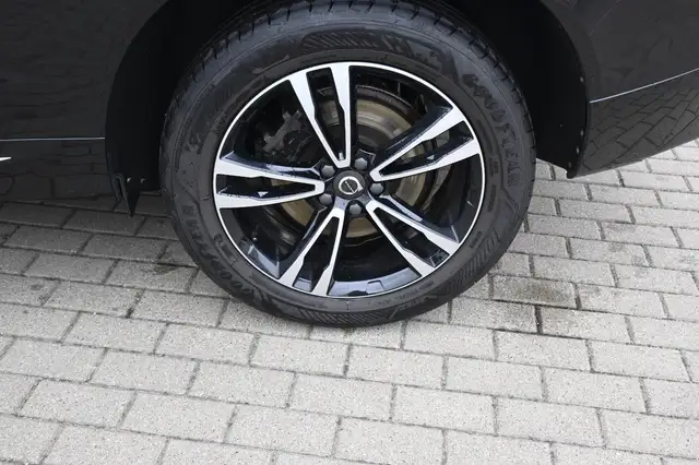 Volvo XC60 view 11