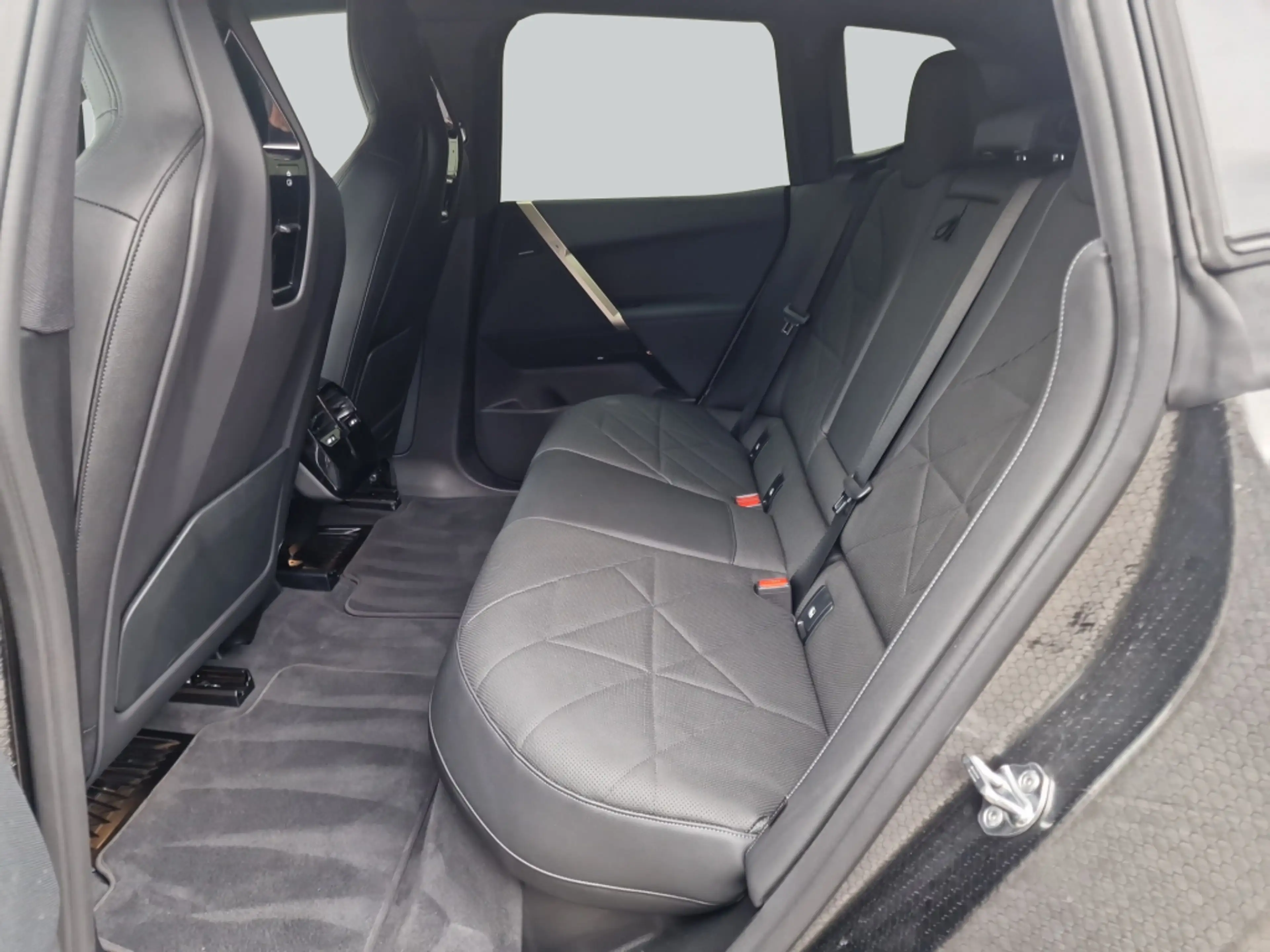 BMW iX xDrive45 AHK LED H&K NAV — photo 13