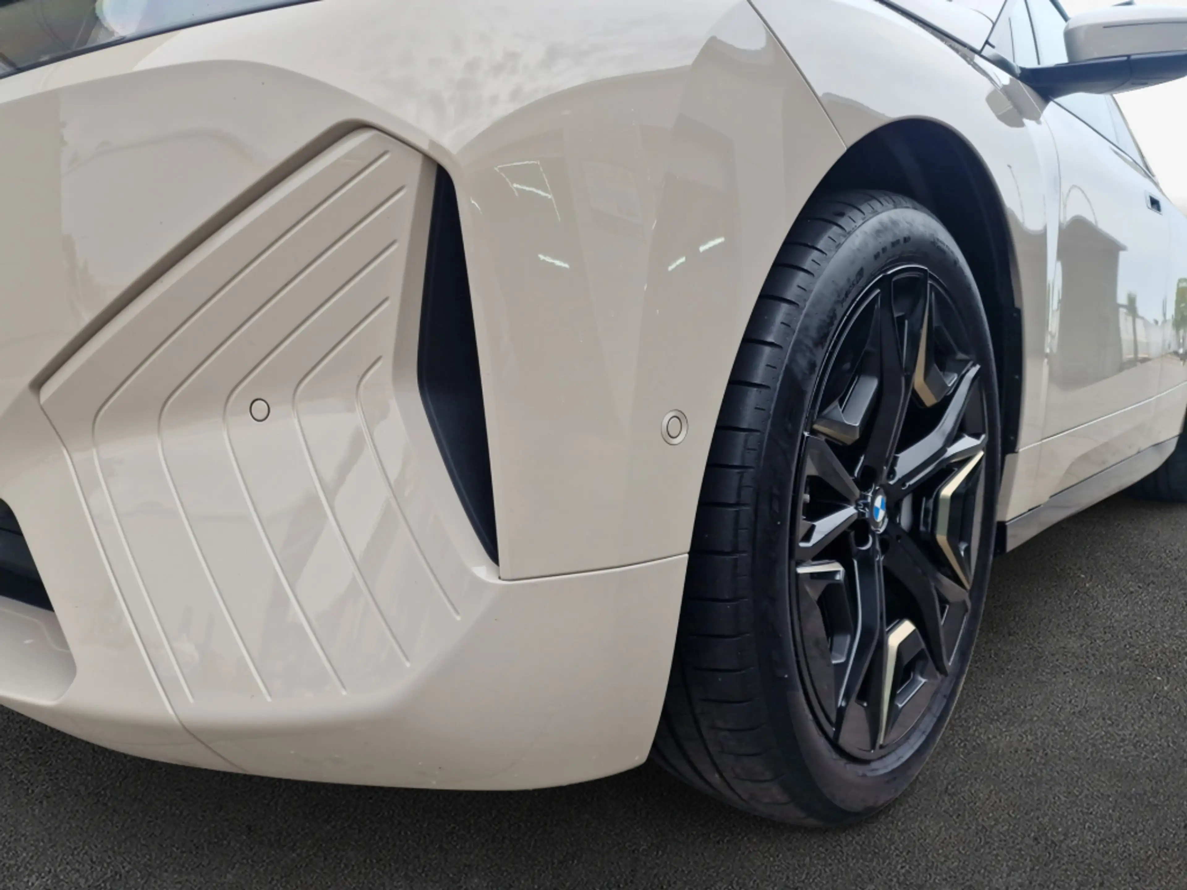 BMW iX xDrive45 AHK LED H&K NAV — photo 8