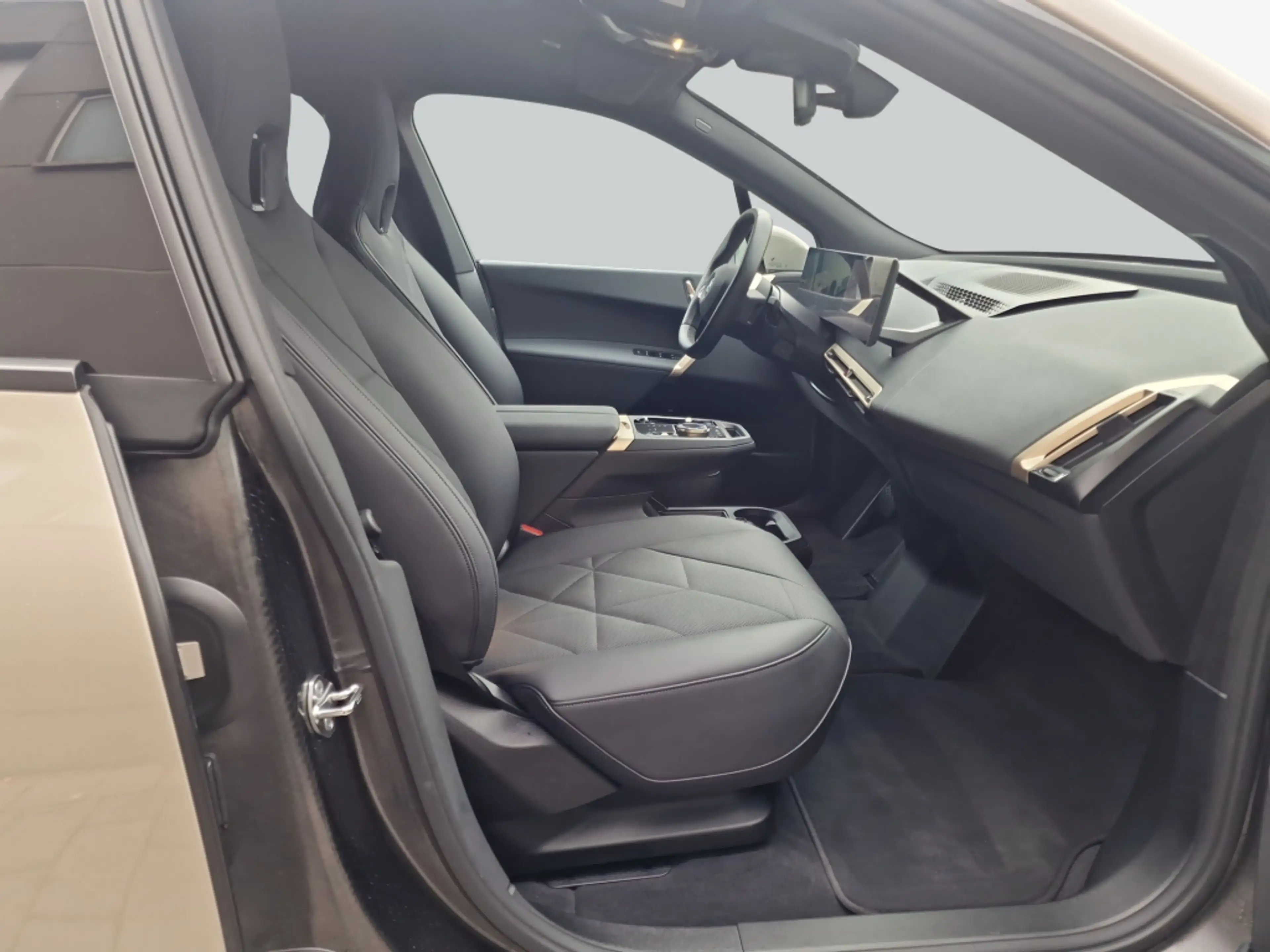 BMW iX xDrive45 AHK LED H&K NAV — photo 14