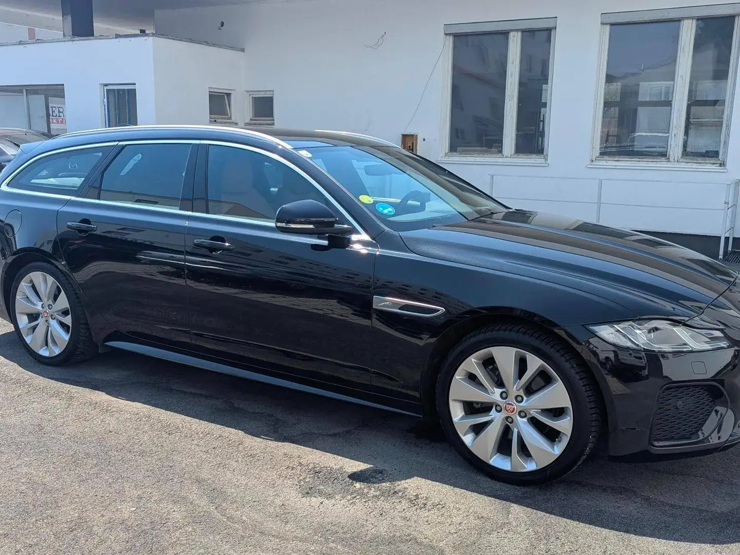 Jaguar XF XF Sportbrake D200 AWD R-Dynamic SE Aut. R-Dynamic SE Schwarz - 1
