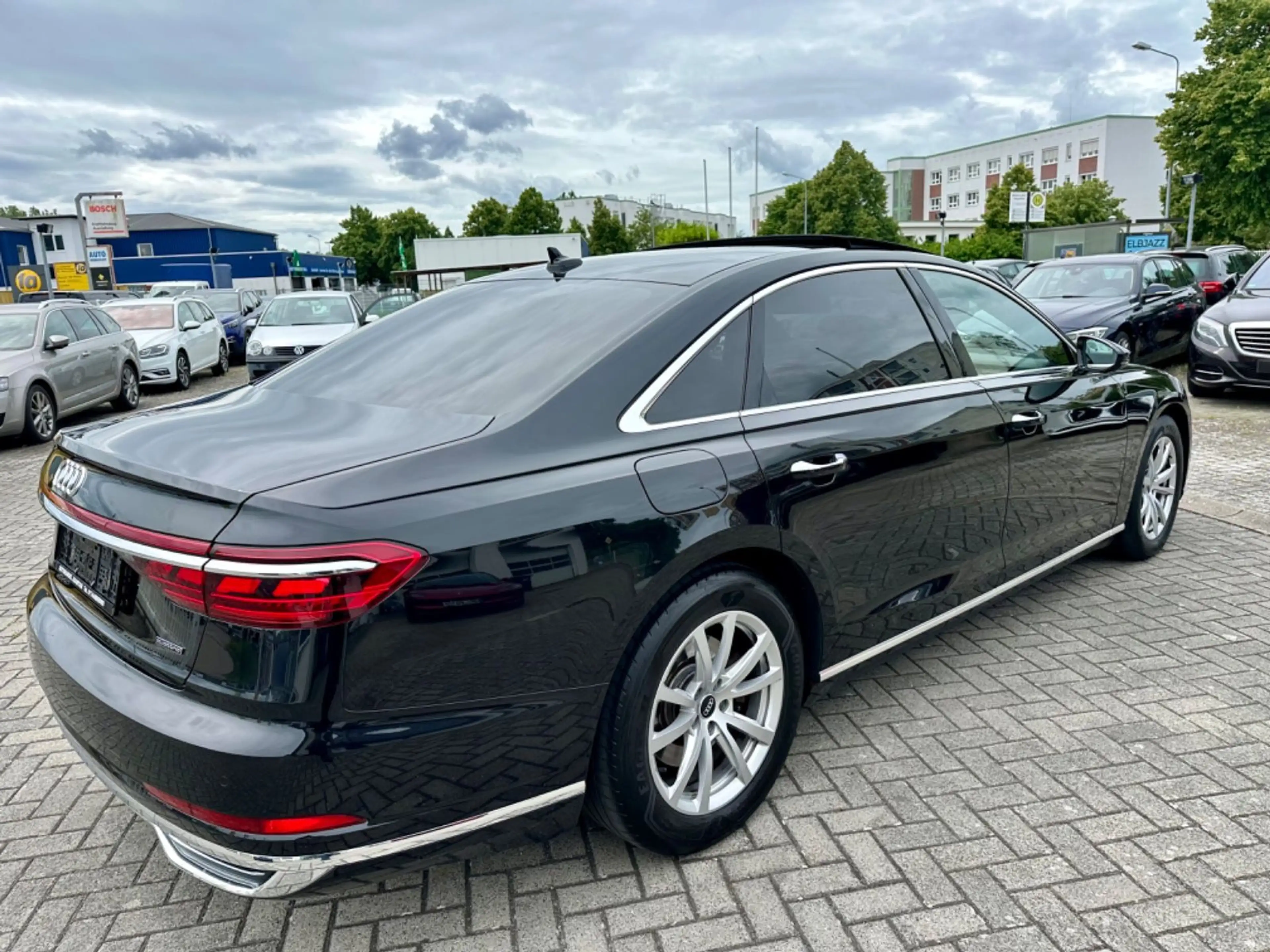 Audi A8 50 LANG Quattro VOLL MATRIX ACC PANO LEDER — photo 4