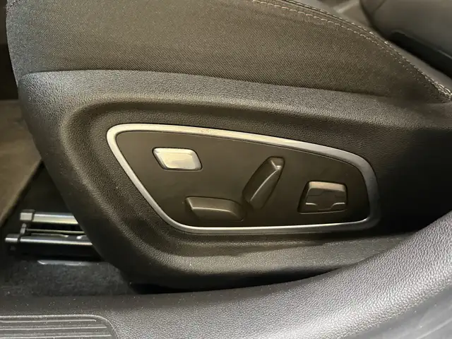 Renault Megane E-Tech view 9