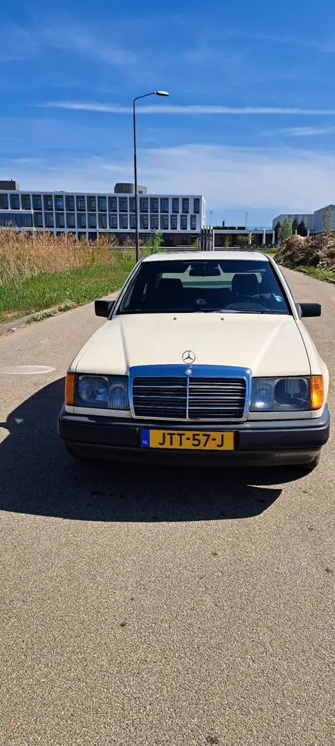 Mercedes-Benz E 230 MERCEDES E KLASSE W124 230E OLDTIMER AIRCO WERKT Beige - 2