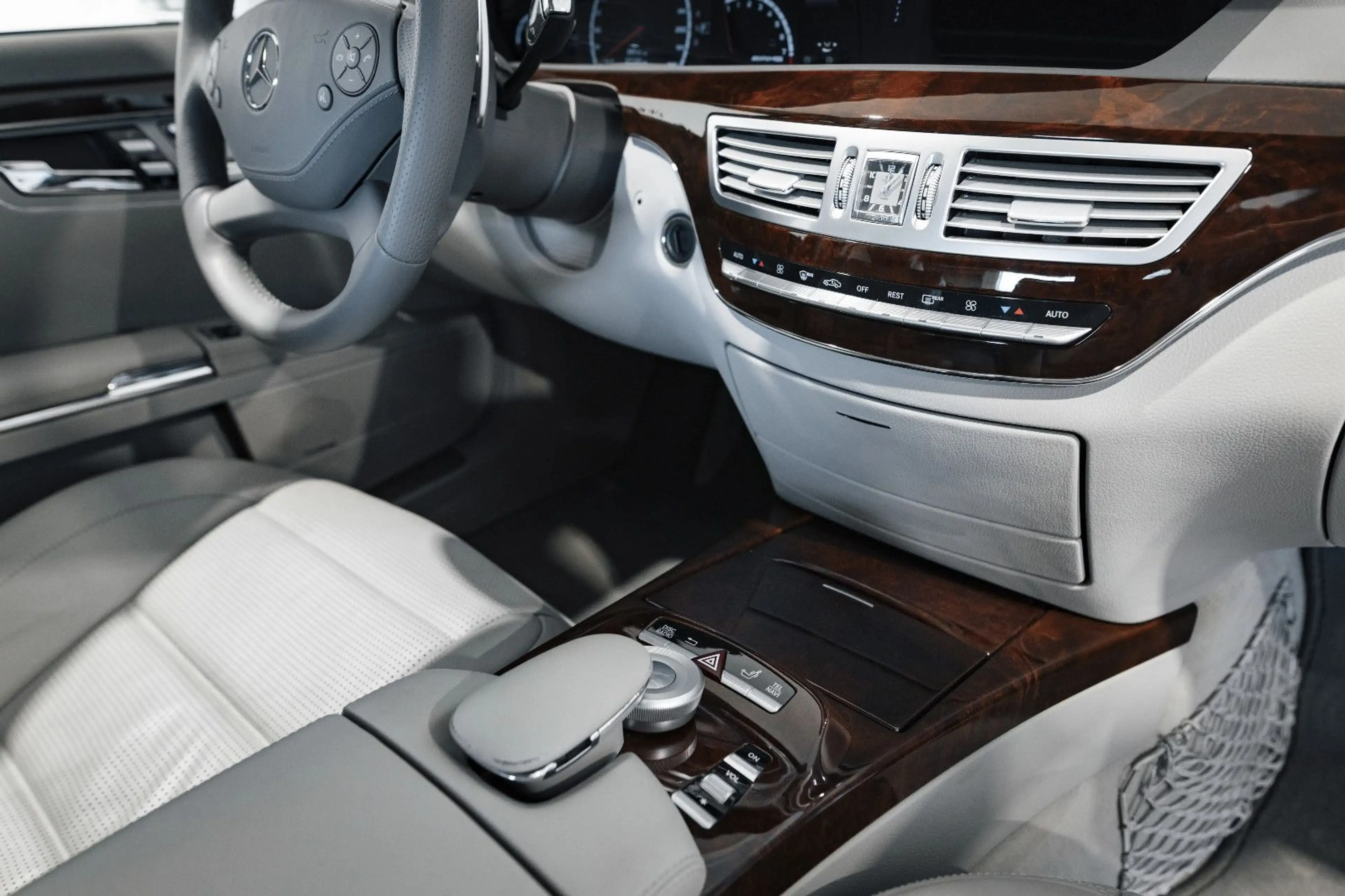 Mercedes-Benz S 63 AMG — photo 14