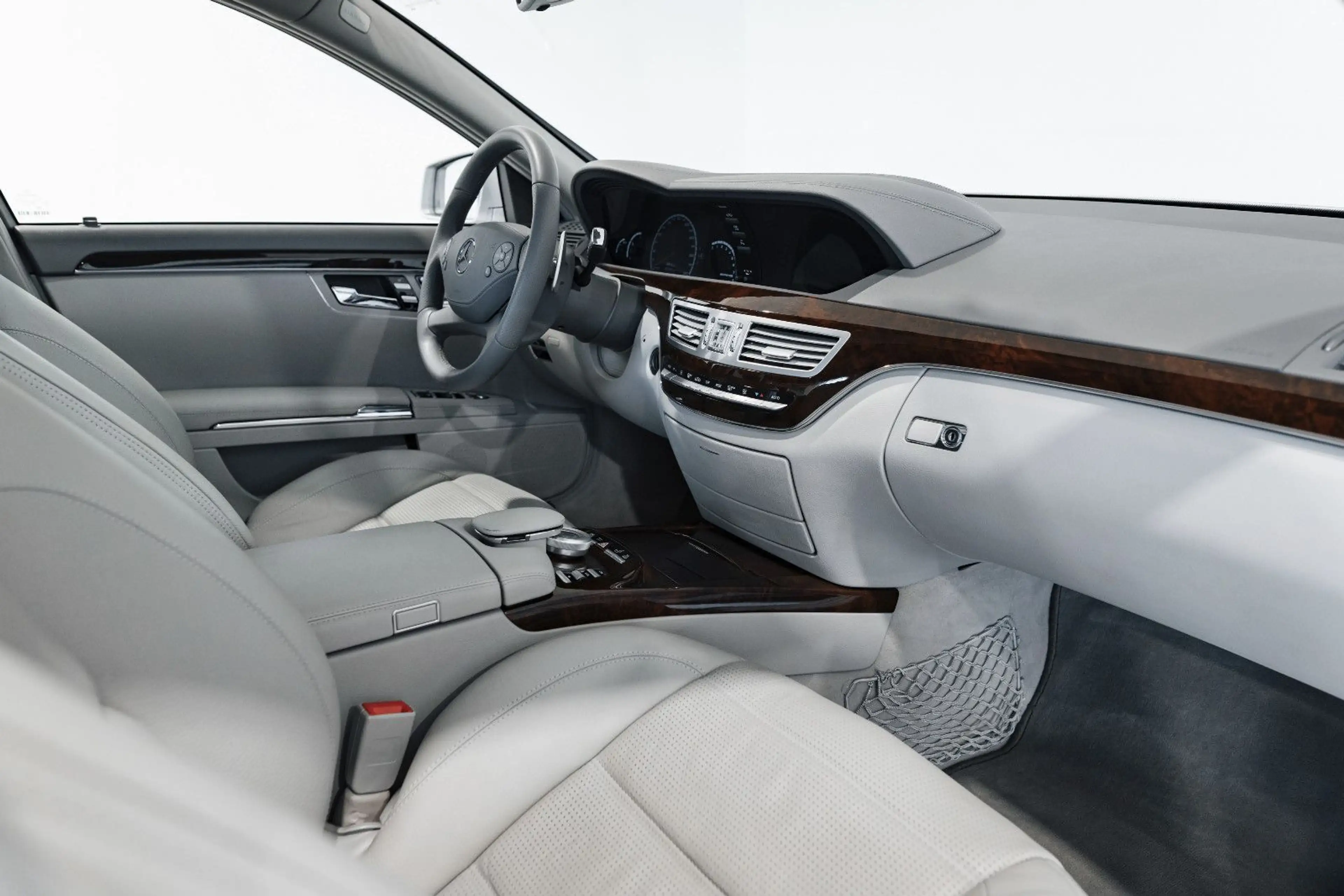 Mercedes-Benz S 63 AMG — photo 10