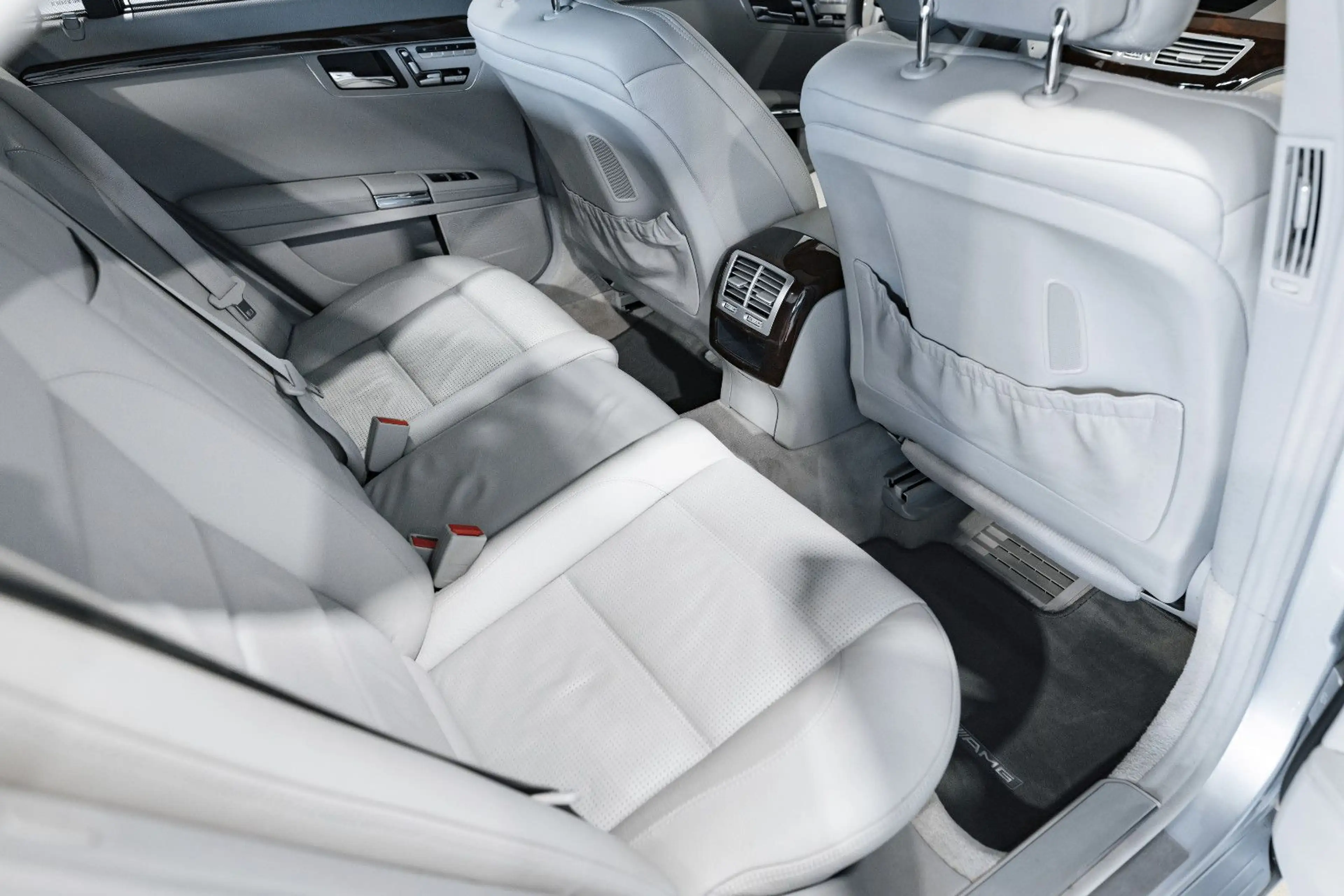 Mercedes-Benz S 63 AMG — photo 15