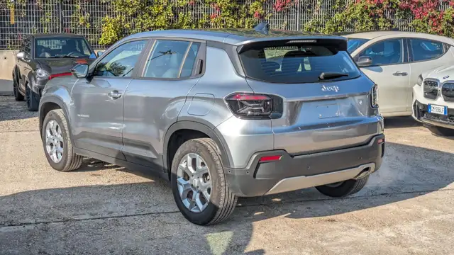 Jeep Avenger view 4