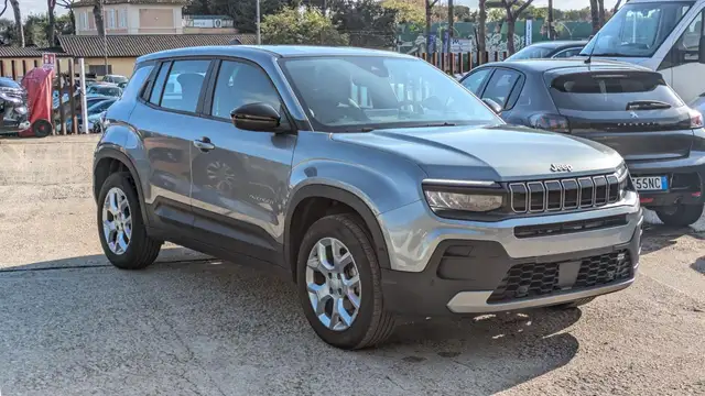 Jeep Avenger view 2