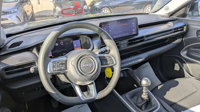 Jeep Avenger view 5