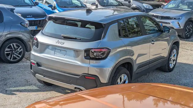Jeep Avenger view 3