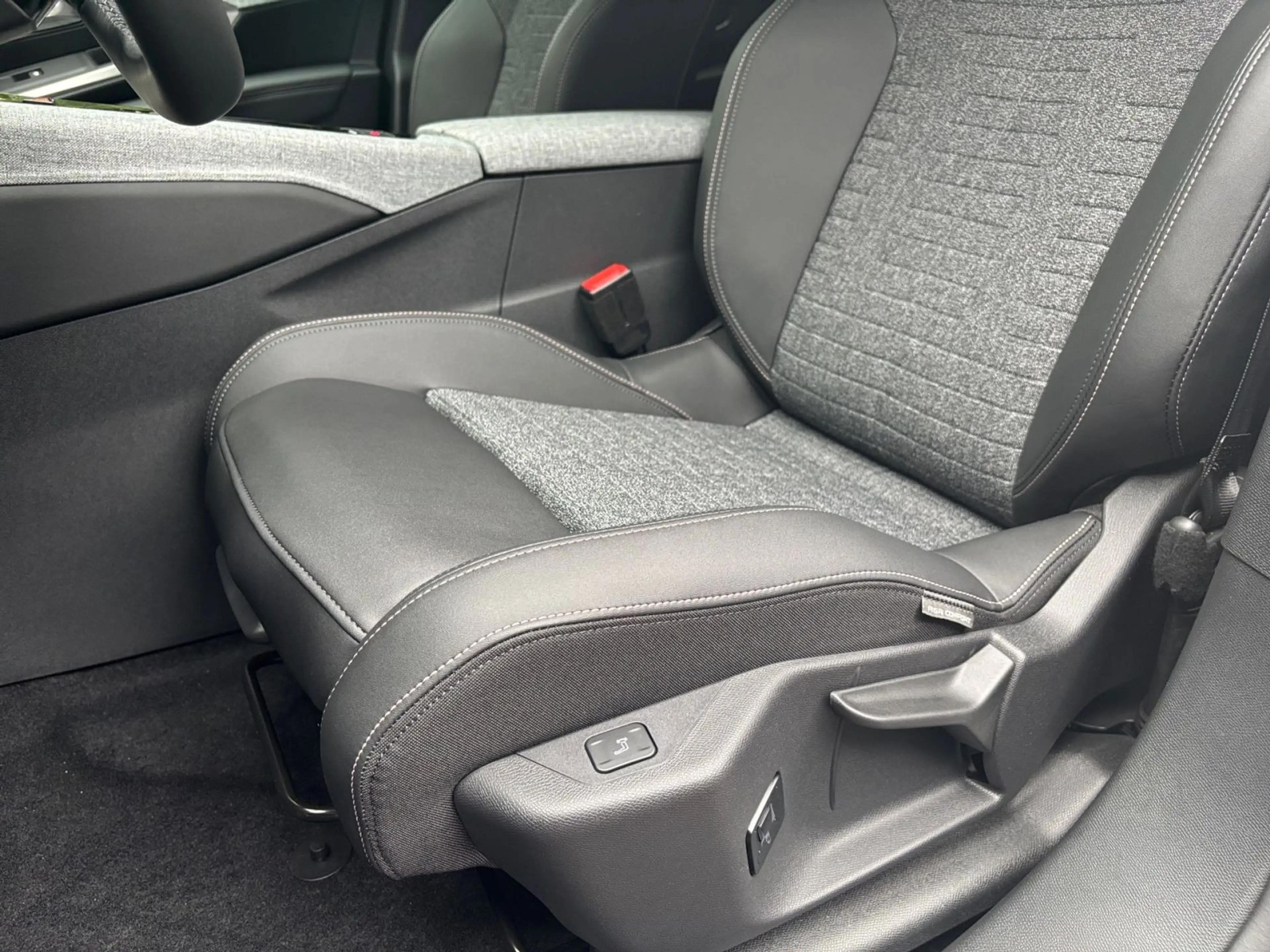 Peugeot 3008 Allure Plug-In Hybrid 195 e-DSC7 *Kamera*SH — photo 14