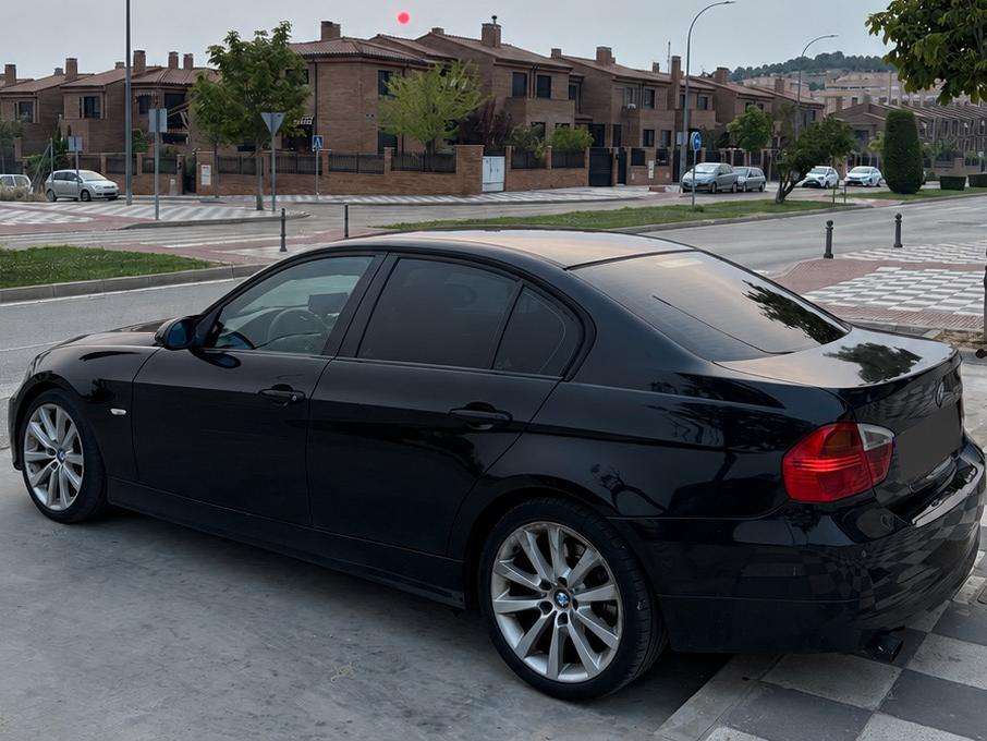 BMW 320 320d - foto 1