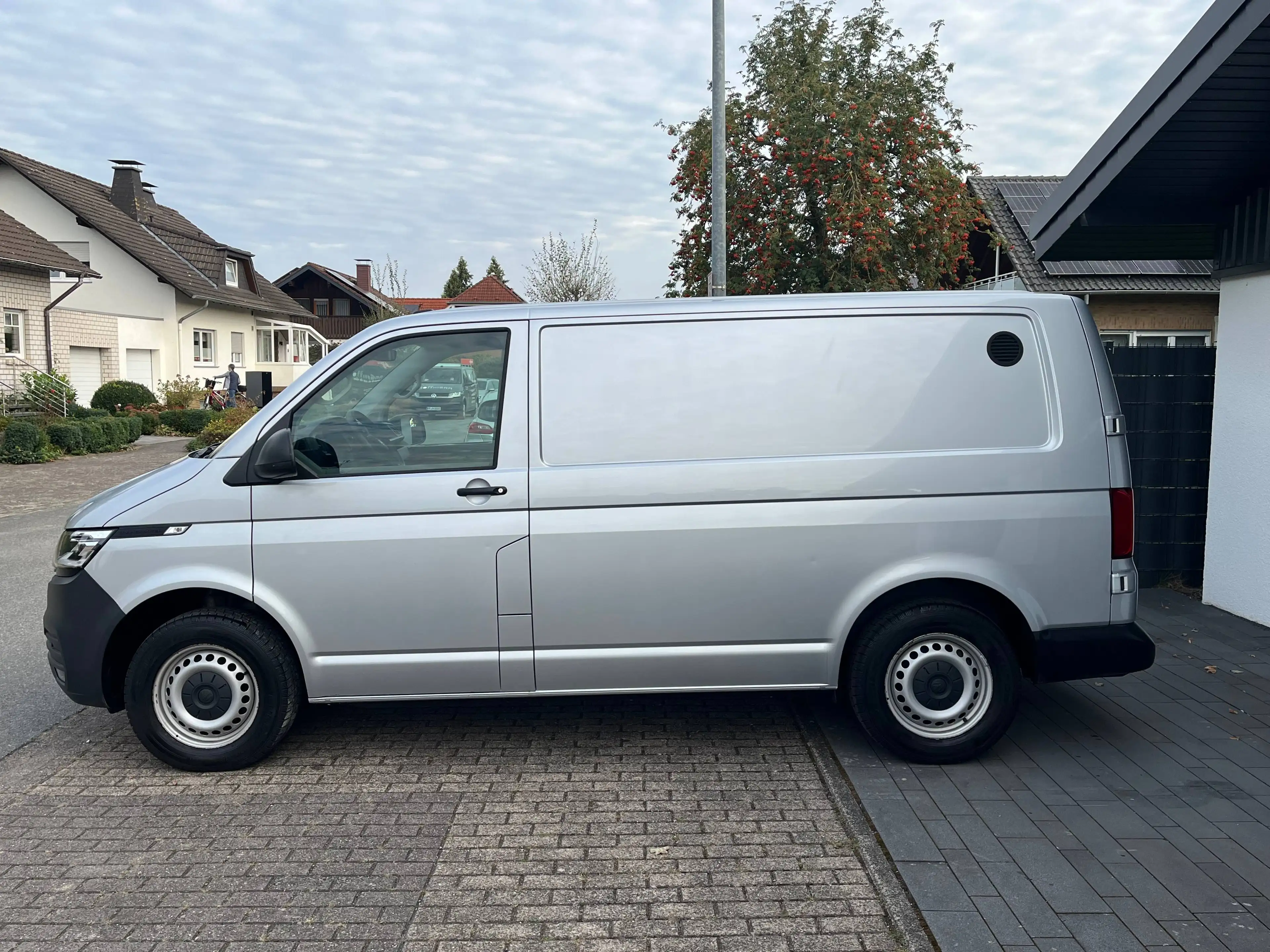 Volkswagen T6.1 Transporter 150Ps DSG Klima LED Navi SH VW-Scheckheft 113Tkm MwSt — photo 2