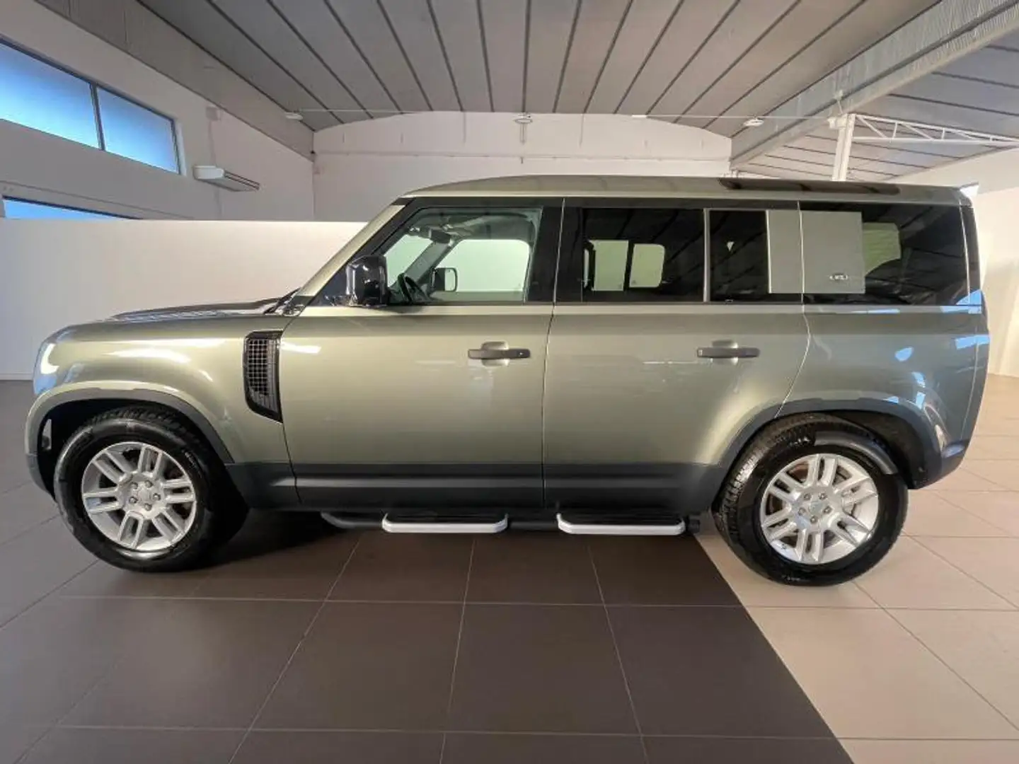 Land Rover Defender (2019) 110 2.0 SD4 AWD Auto S - 2