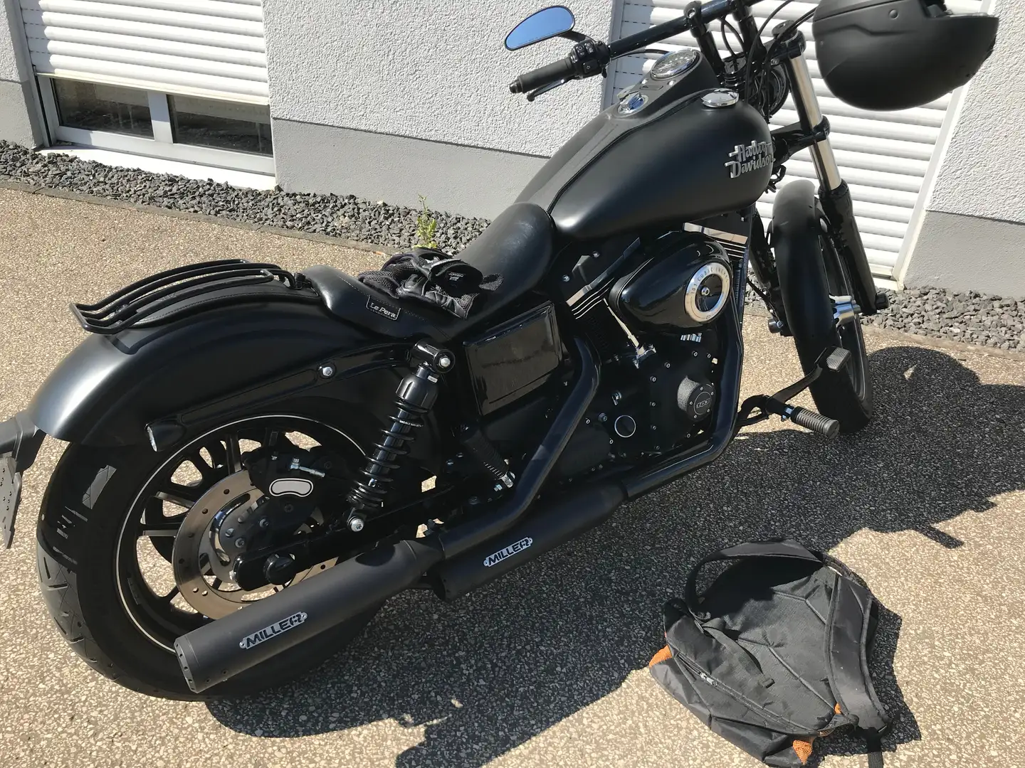 Harley-Davidson Dyna Street Bob Noir - 1