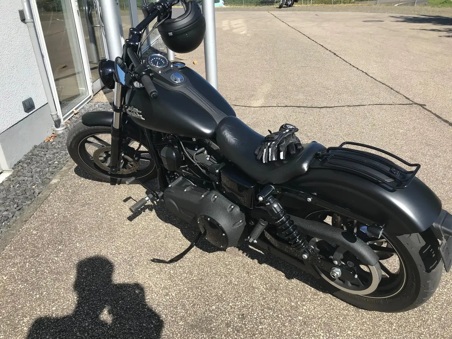 Harley-Davidson Dyna Street Bob Noir - 2