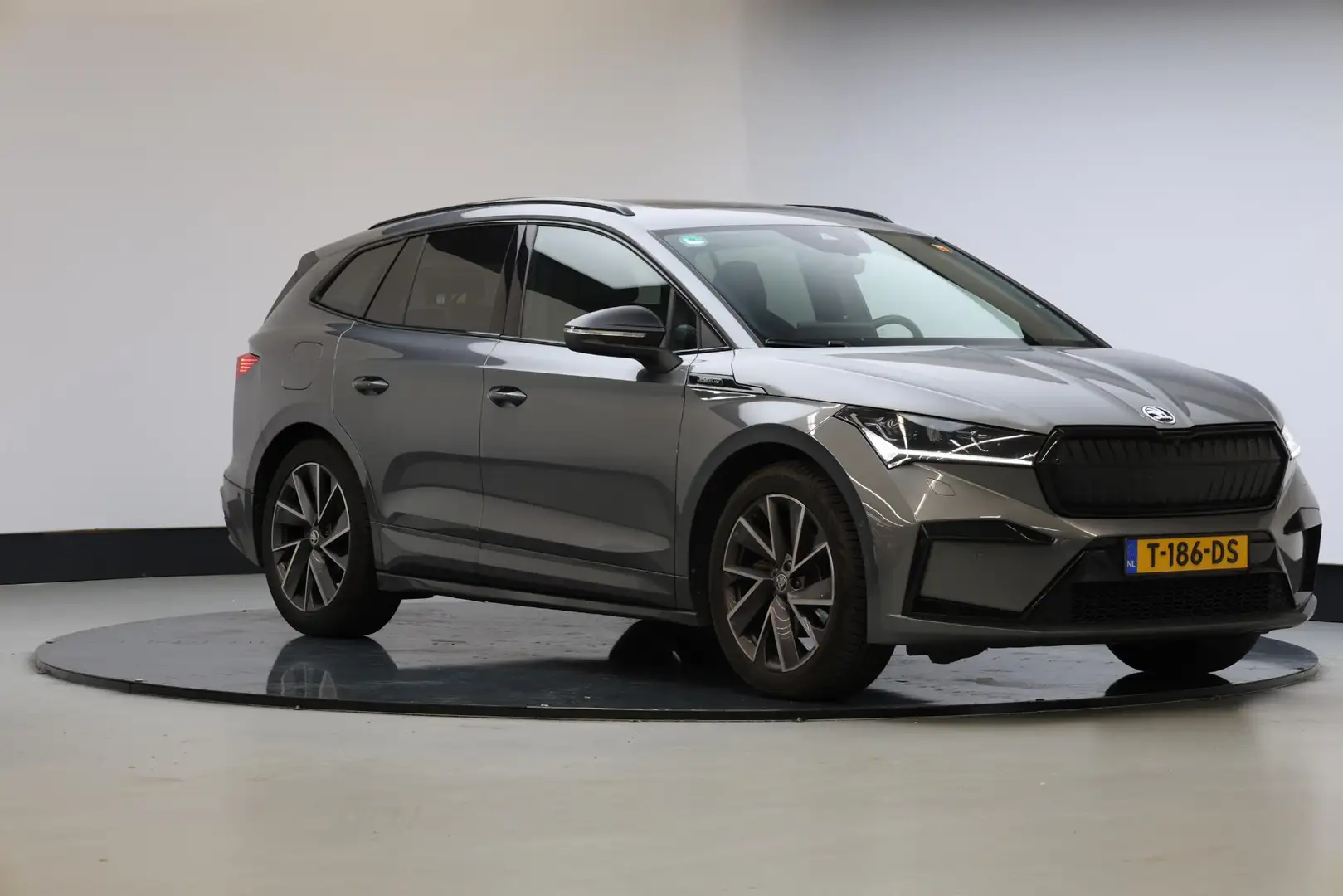 Skoda Enyaq iV 60 Sportline | PANO | Warmtepomp | Gris - 1