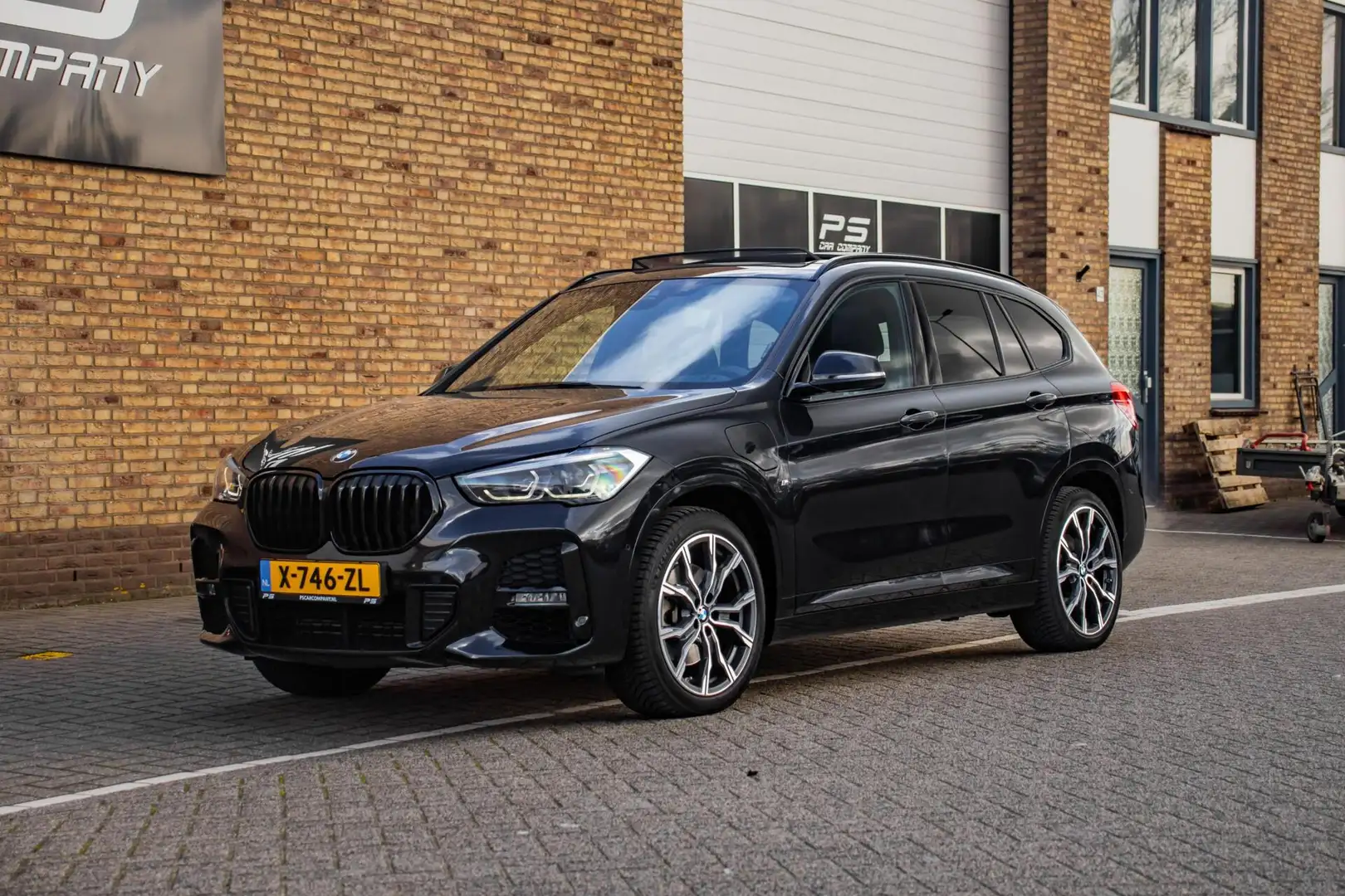 BMW X1 xDrive25e M-Sport, BTW, Pano, Half Leder, Ambient, Noir - 2