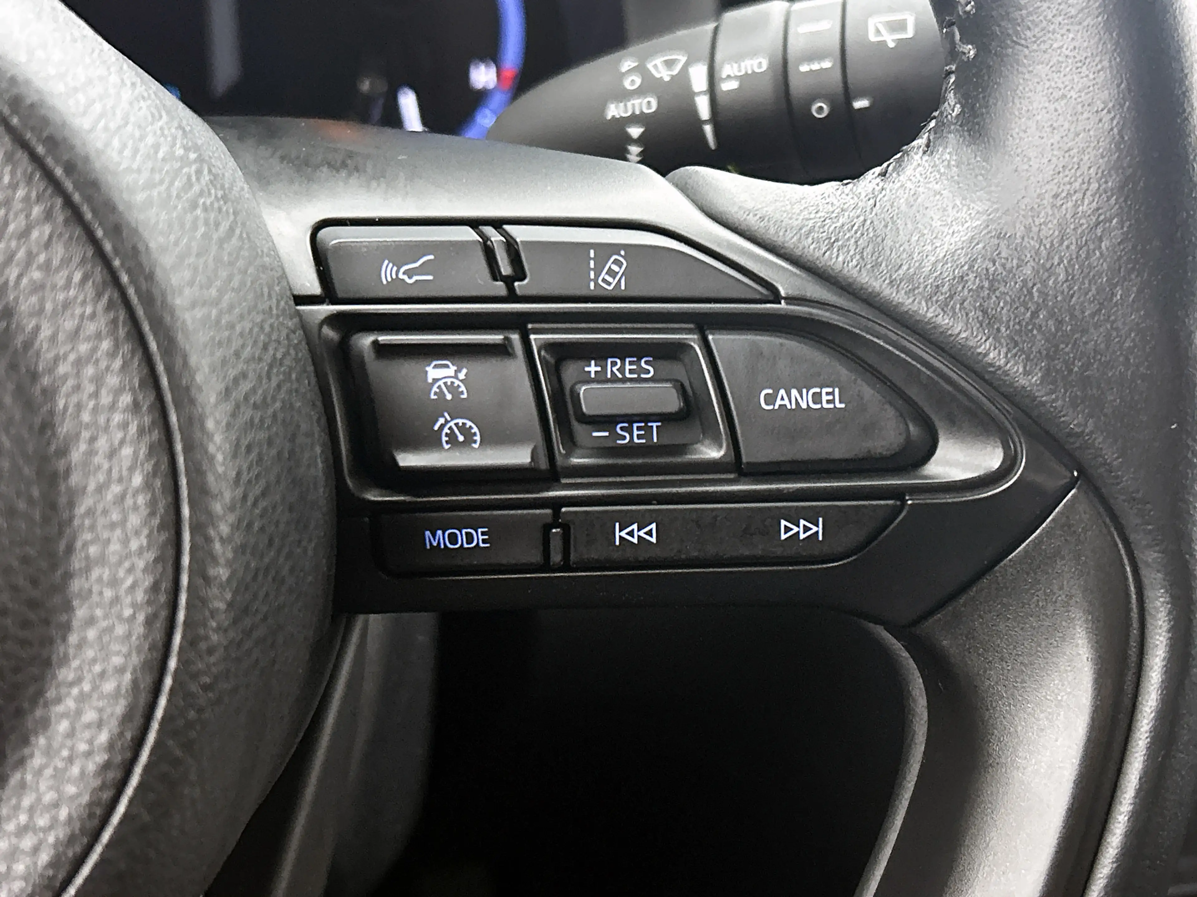Toyota Yaris Cross 1.5 Hybrid Dynamic | Blindspot mirror | — photo 14
