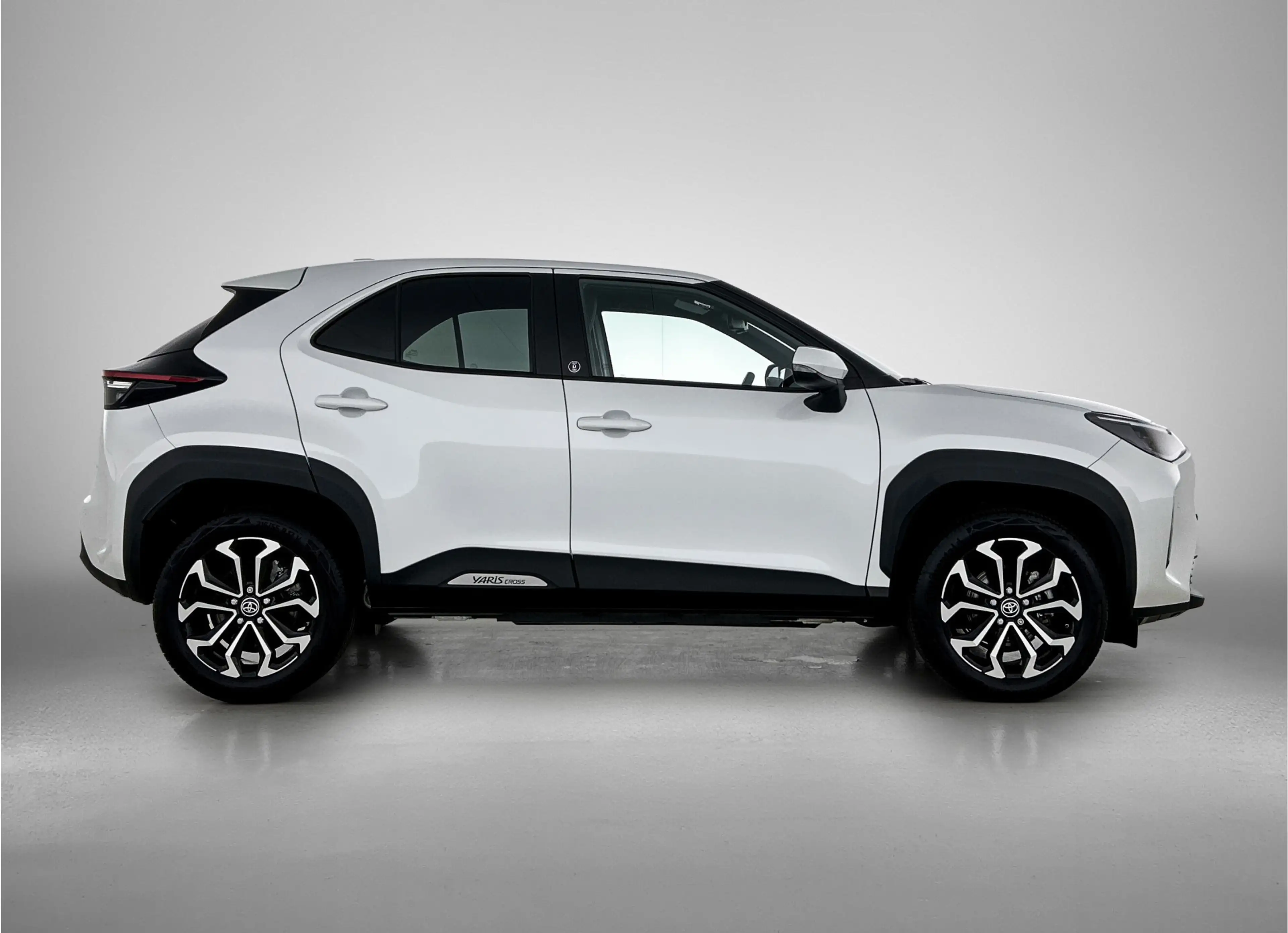 Toyota Yaris Cross 1.5 Hybrid Dynamic | Blindspot mirror | — photo 11