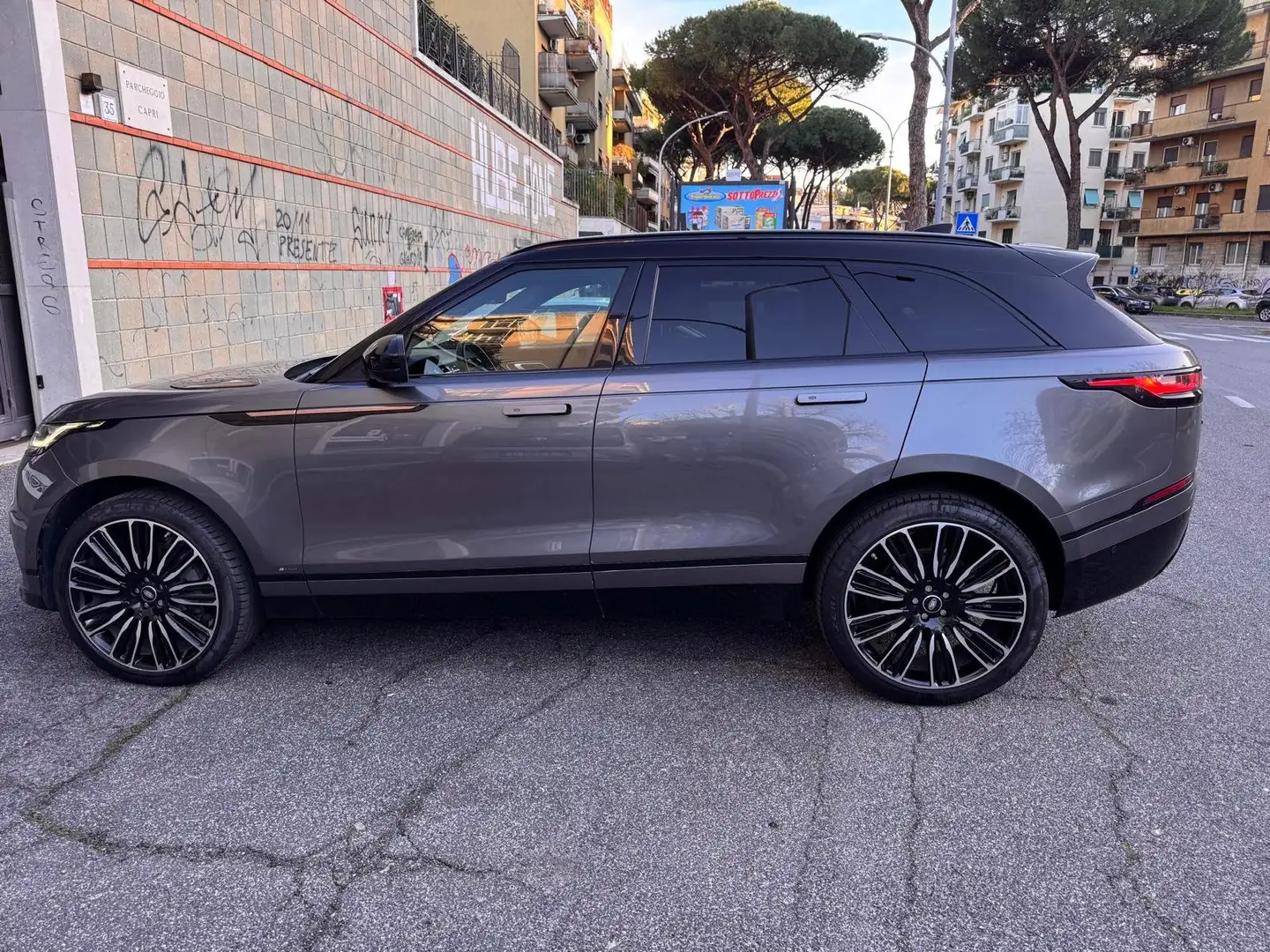 Land Rover Range Rover Velar 2.0 si4 250cv auto Grijs - 1