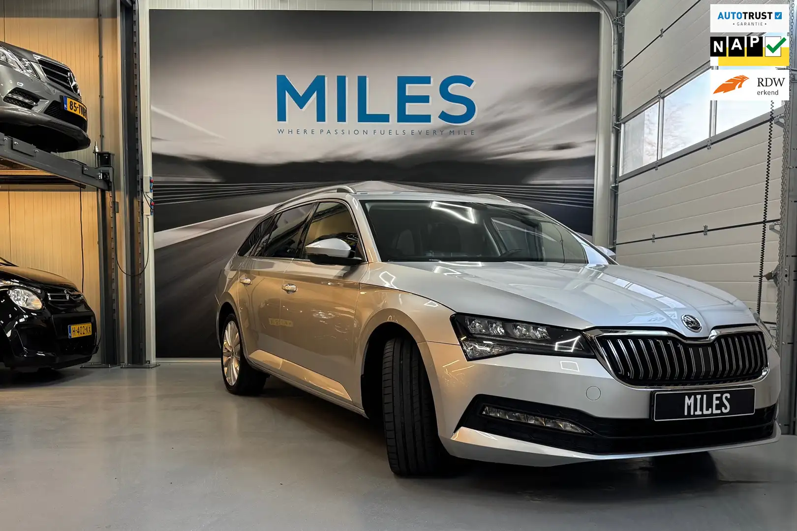 Skoda Superb Combi 1.5 TSI ACT Business Edition incl. 1 jaar Au Grijs - 1
