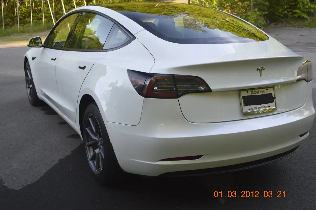 Tesla Model 3 снимка Tesla Model 3