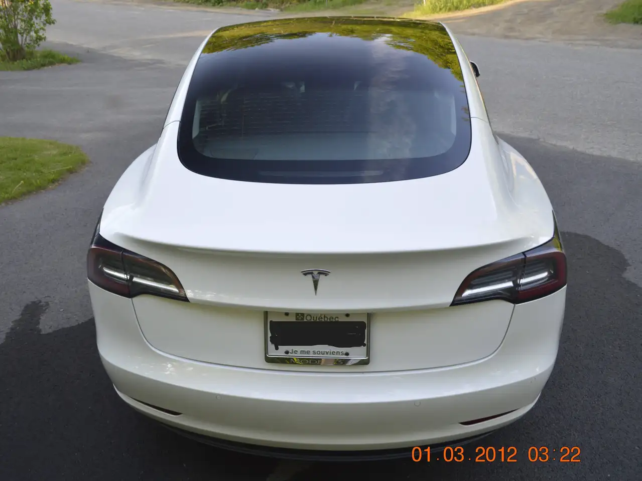 Tesla Model 3 снимка Tesla Model 3