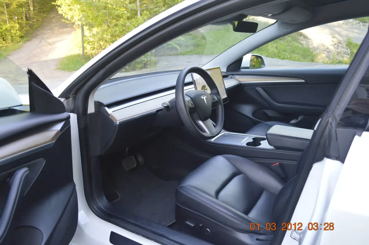 Tesla Model 3 снимка Tesla Model 3