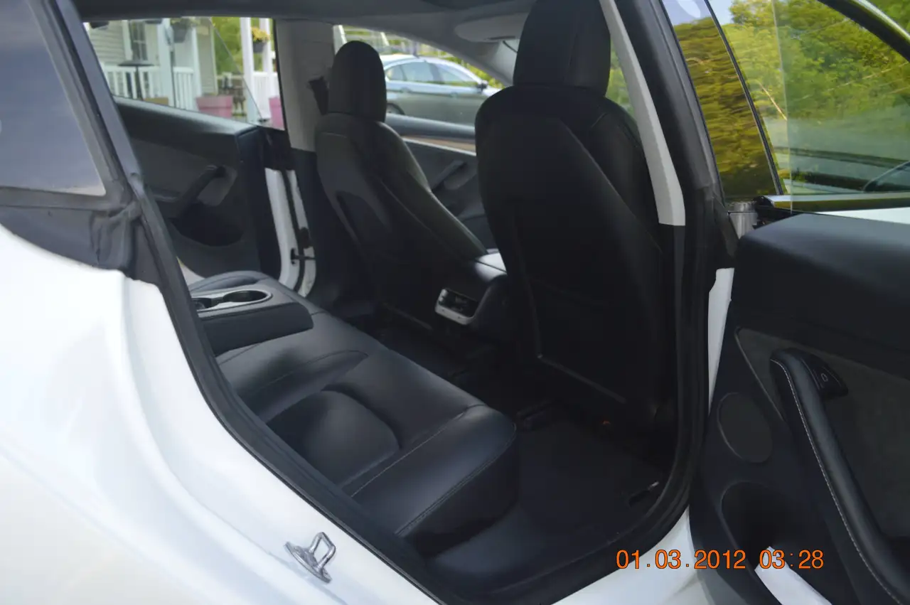 Tesla Model 3 снимка Tesla Model 3