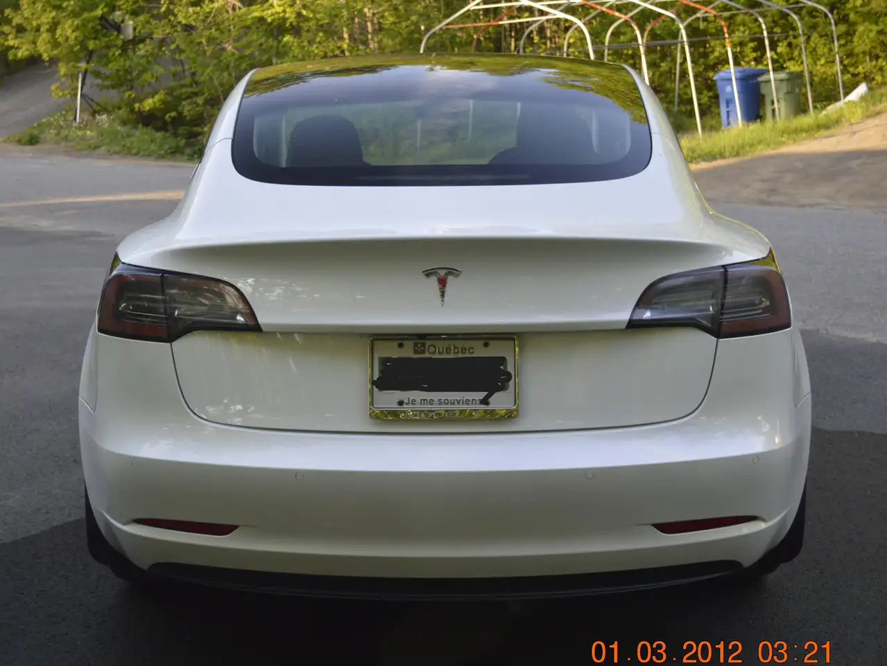 Tesla Model 3 снимка Tesla Model 3