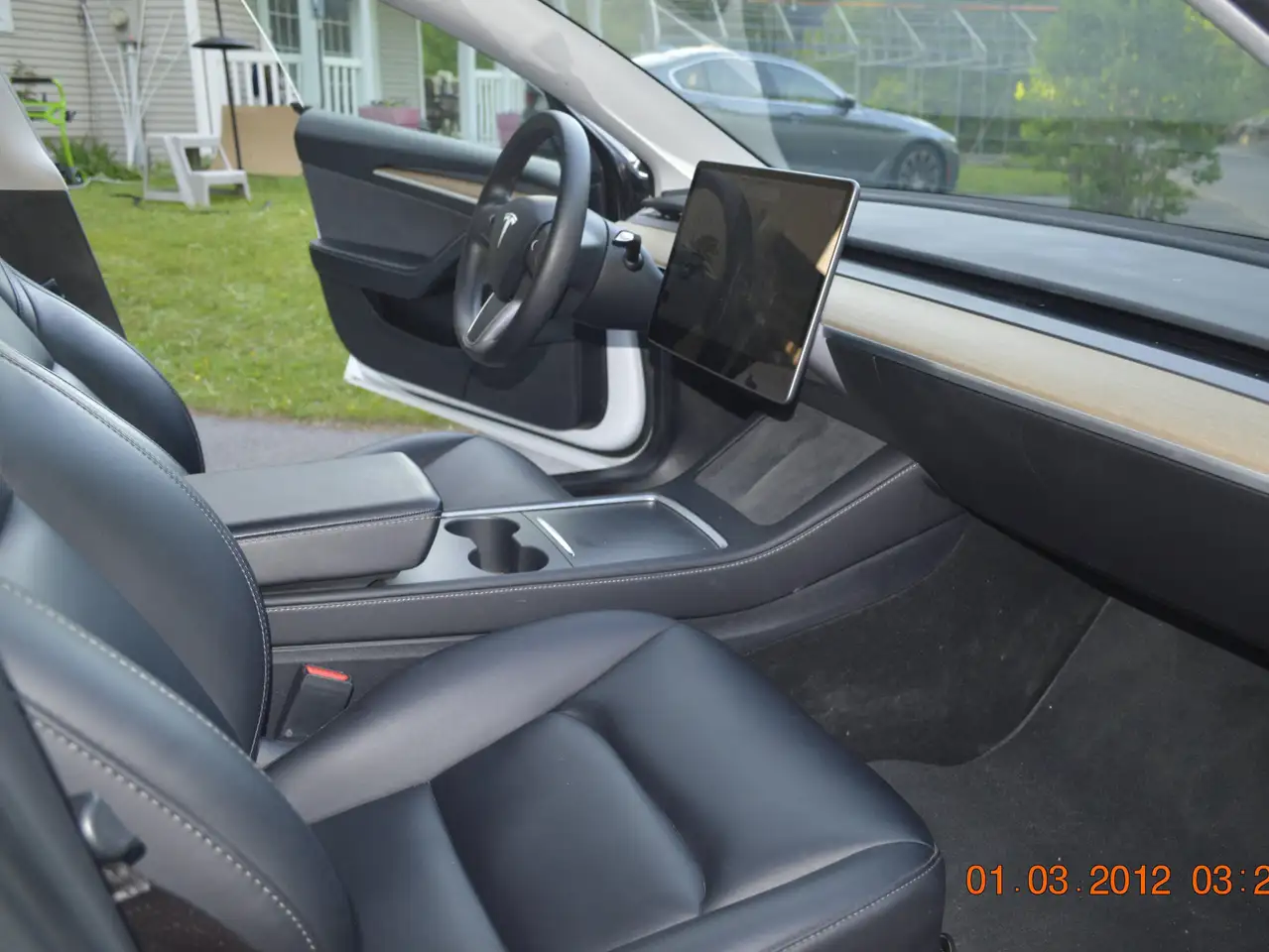 Tesla Model 3 снимка Tesla Model 3