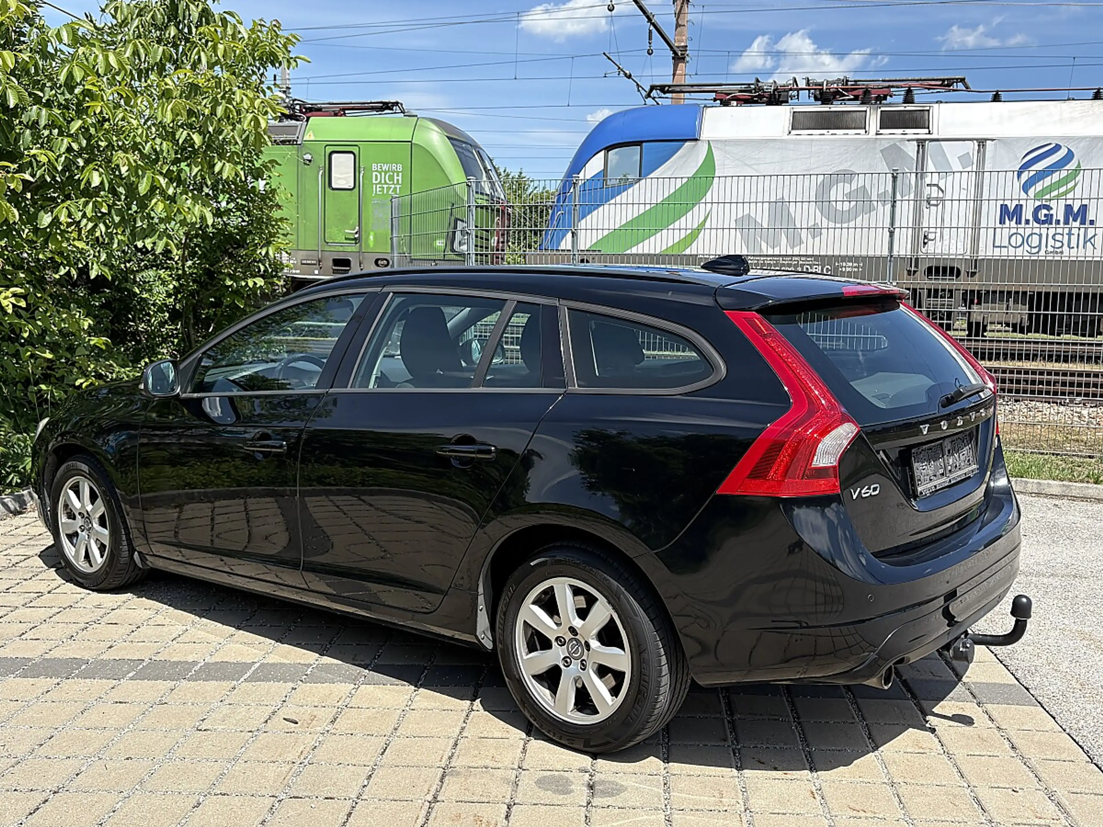 Volvo V60 D3 Kinetic Geartronic — photo 11