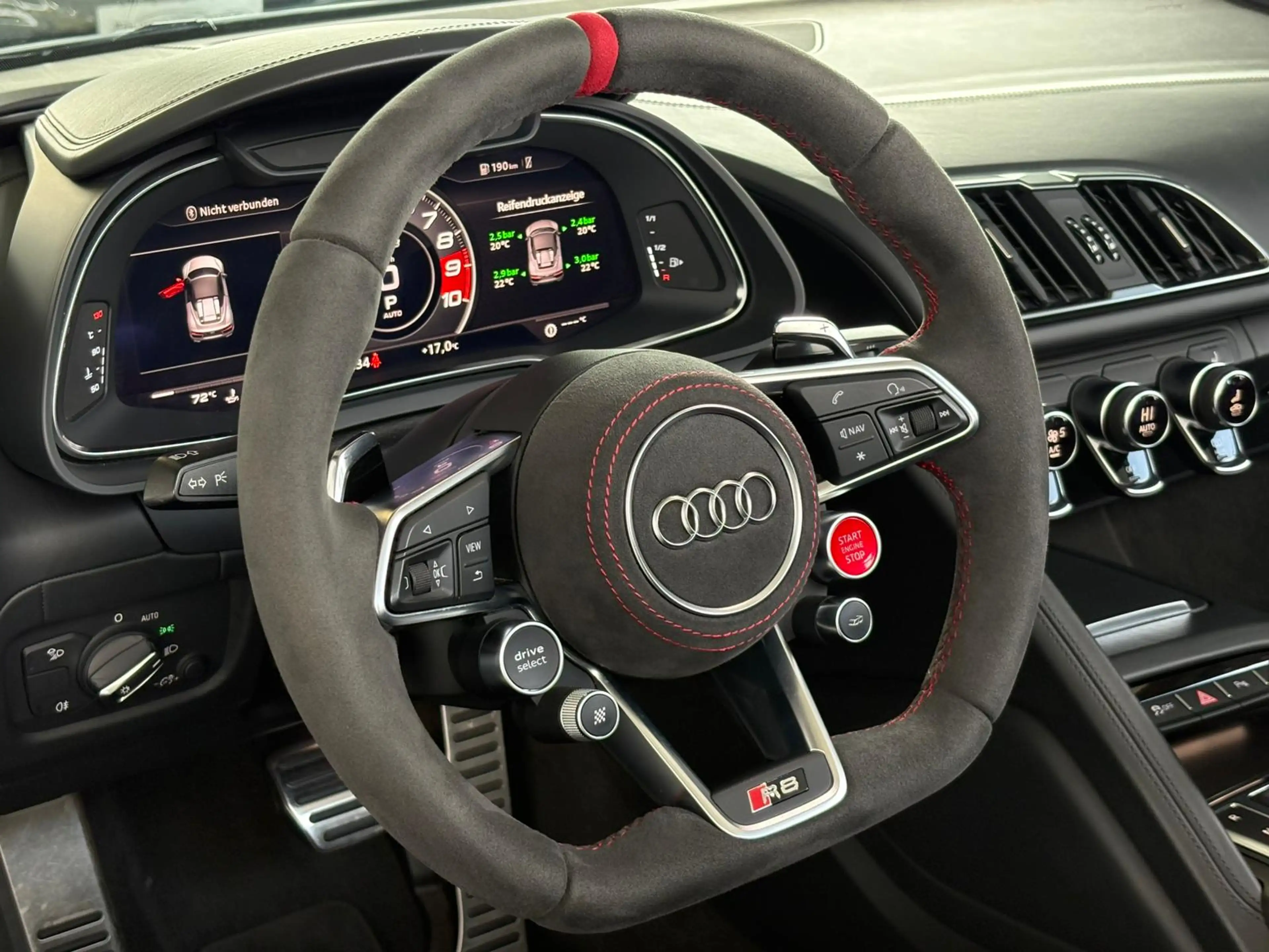 Audi R8 5.2 FSI quattro Spyder — photo 10