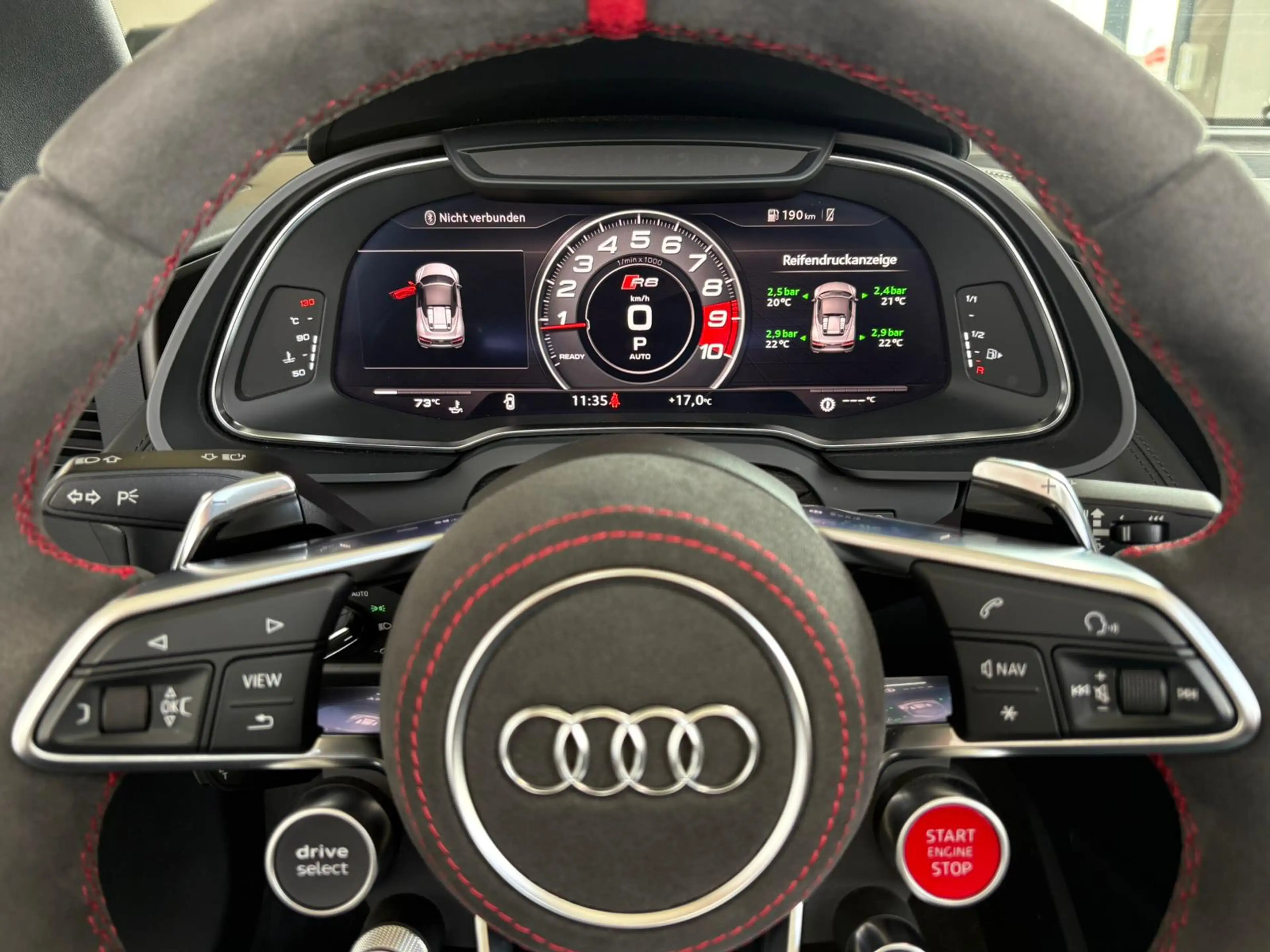 Audi R8 5.2 FSI quattro Spyder — photo 14