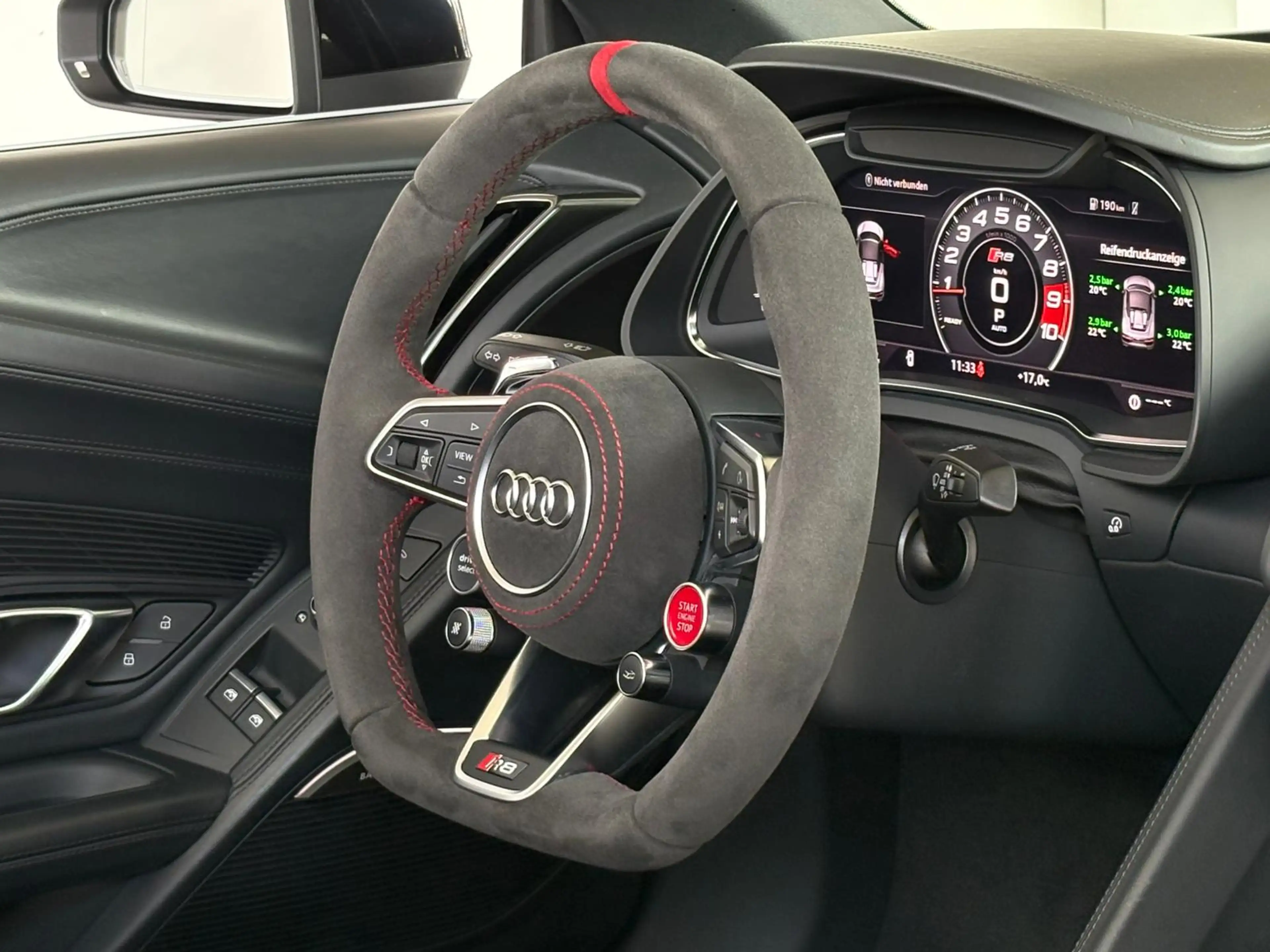 Audi R8 5.2 FSI quattro Spyder — photo 11