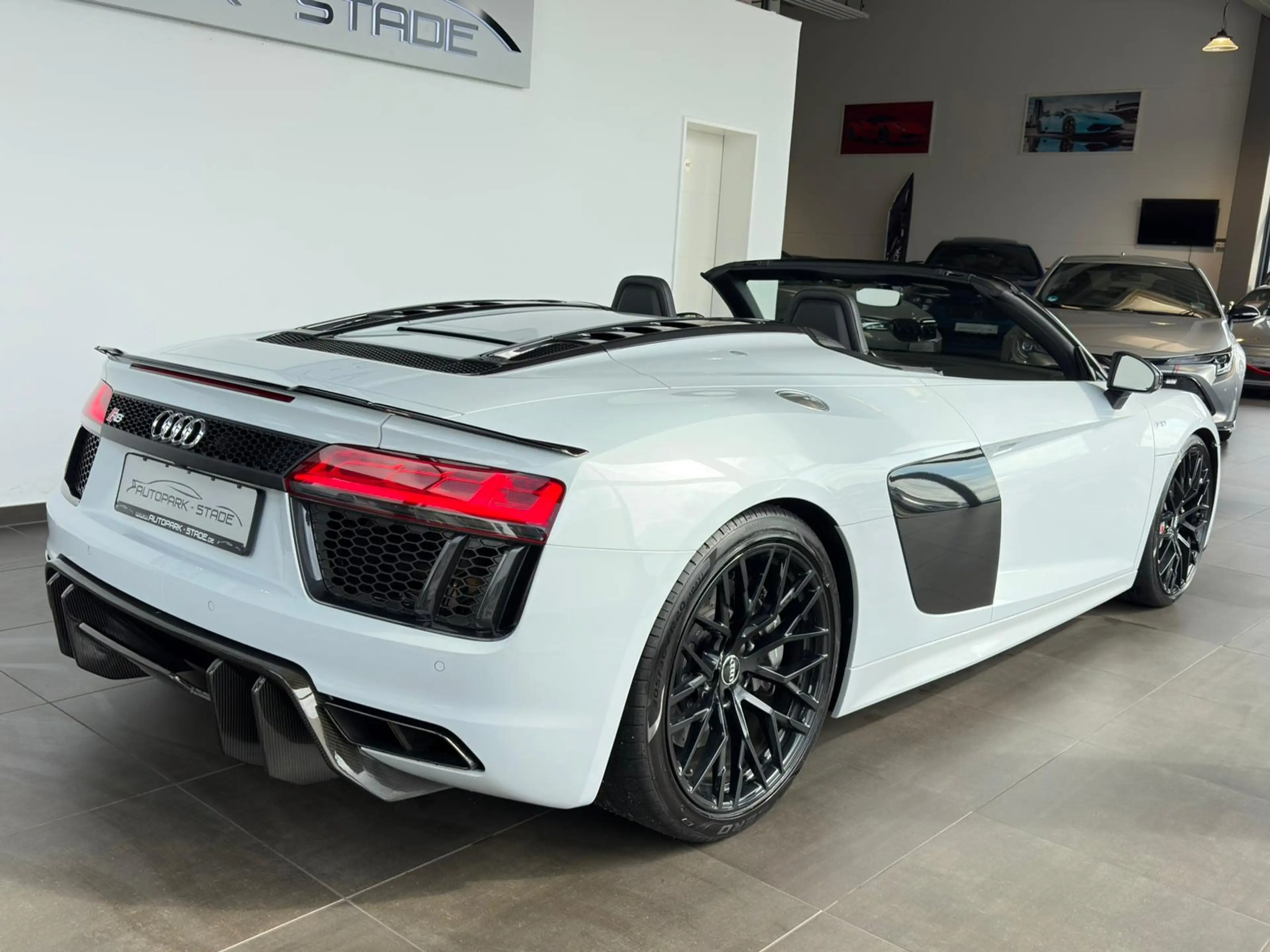 Audi R8 5.2 FSI quattro Spyder — photo 5