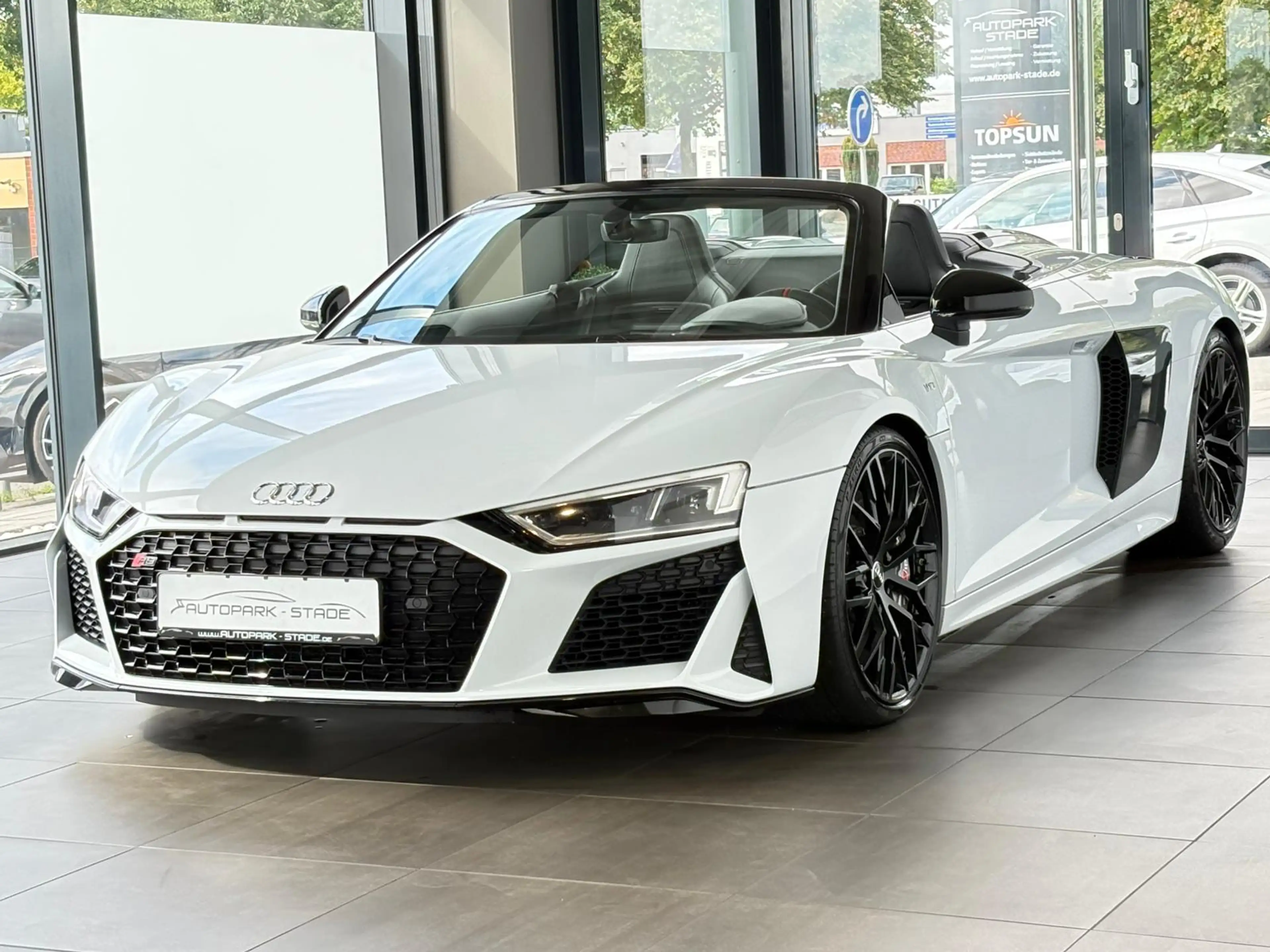 Audi R8 5.2 FSI quattro Spyder — photo 2