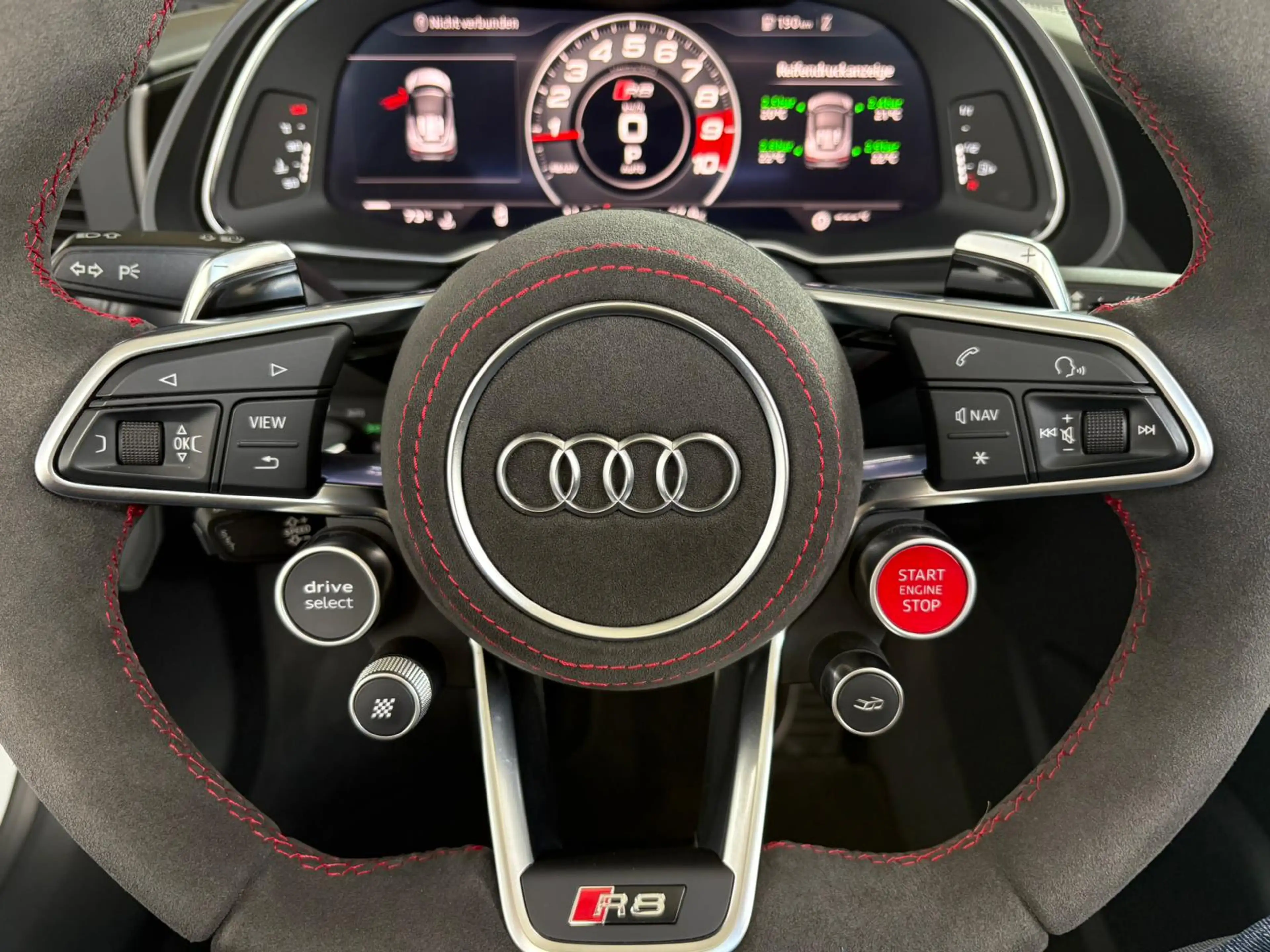 Audi R8 5.2 FSI quattro Spyder — photo 13