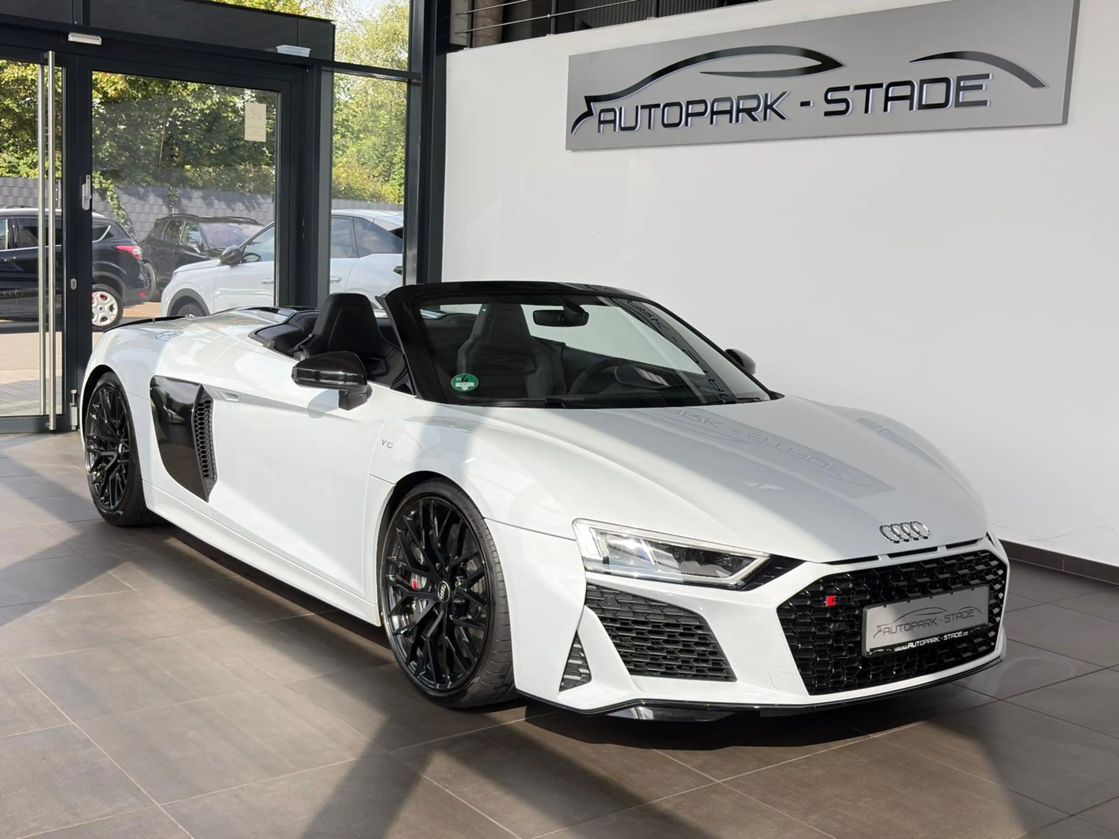 Audi R8 5.2 FSI quattro Spyder — photo 3