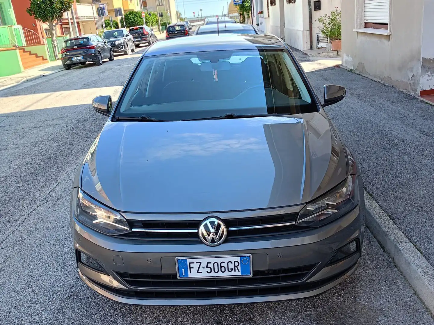 Volkswagen Polo cilindrata 1000 turbo confort line Grigio - 2