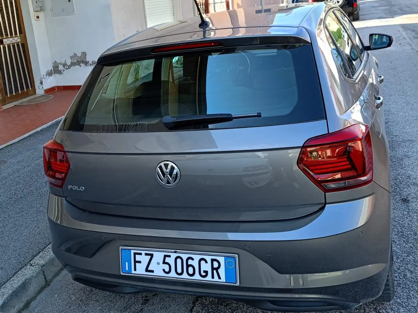 Volkswagen Polo cilindrata 1000 turbo confort line Grigio - 1